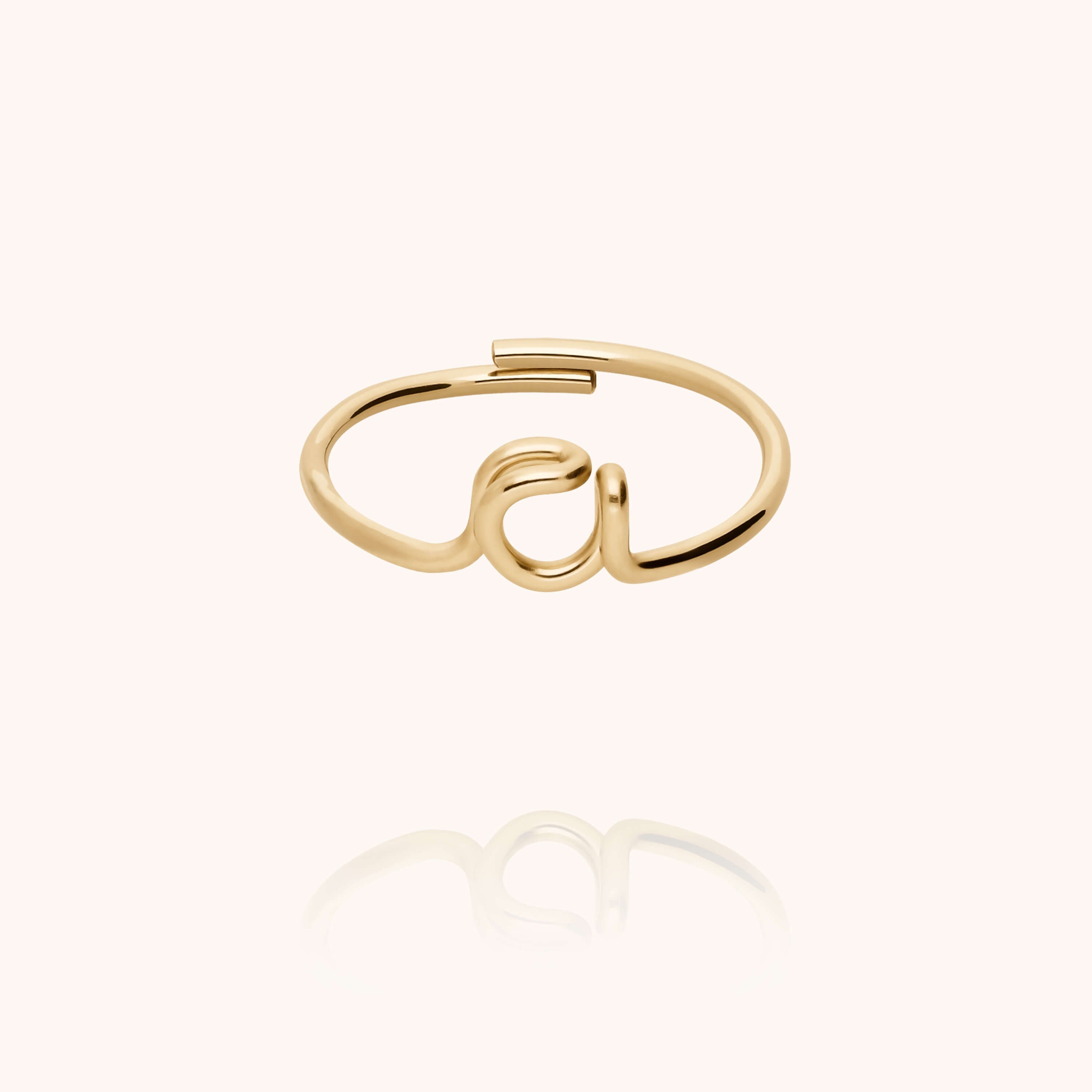 Bague Originale Initiale en or jaune laminé — fabriqué à la main à Paris