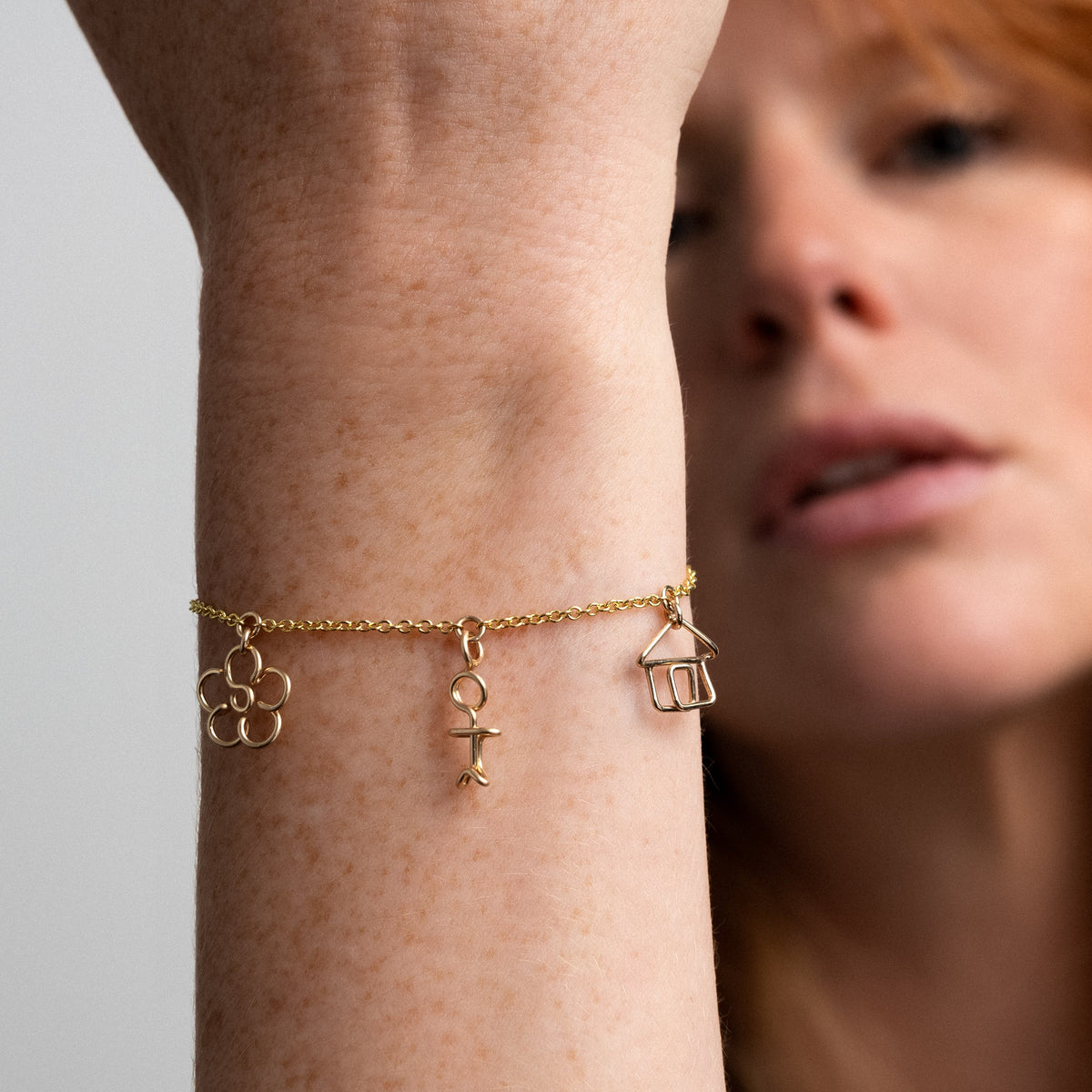 Bracciale Charms Dream Big, portato al polso