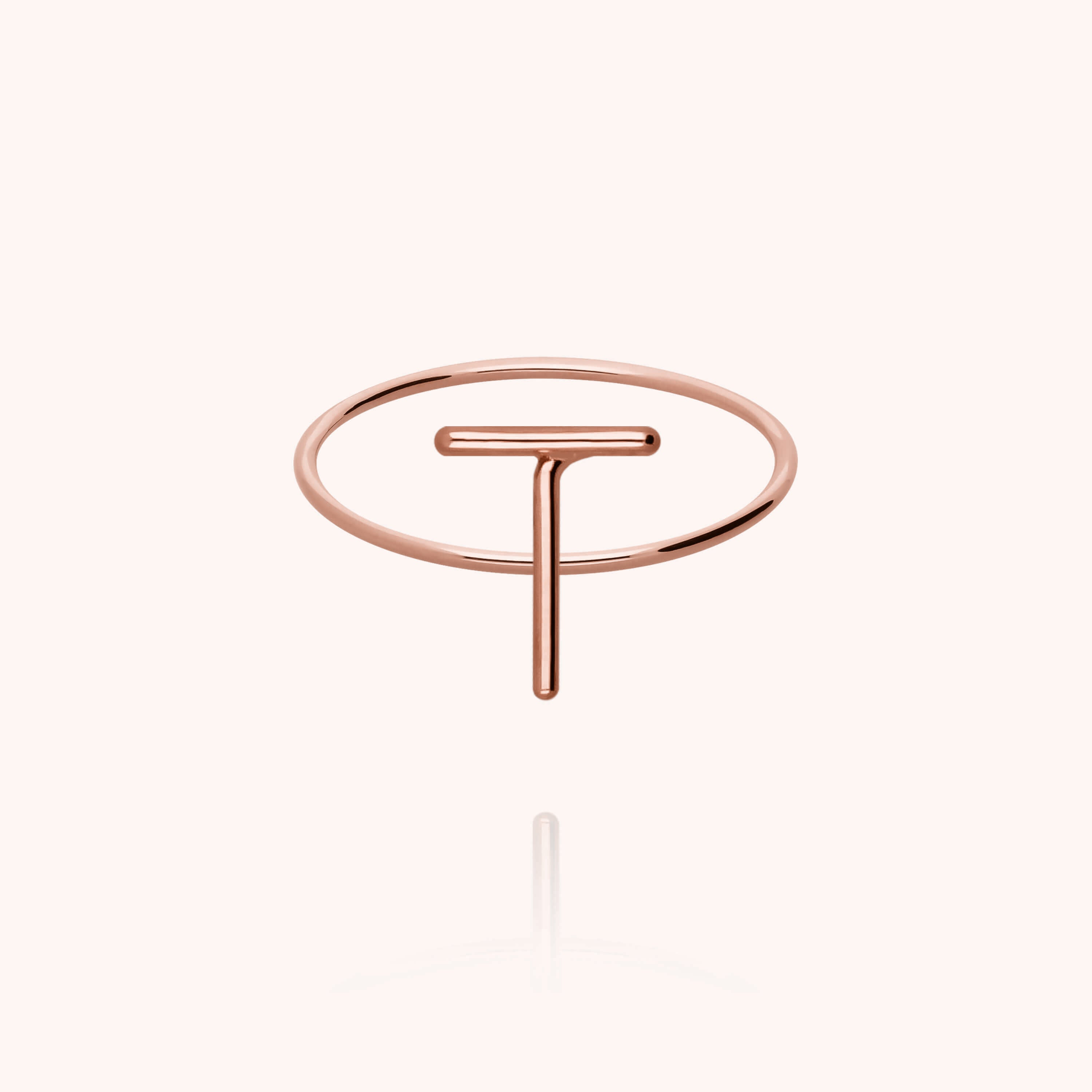 Bague Capitale Initiale en or rose 18K — bague personnalisable Atelier Paulin