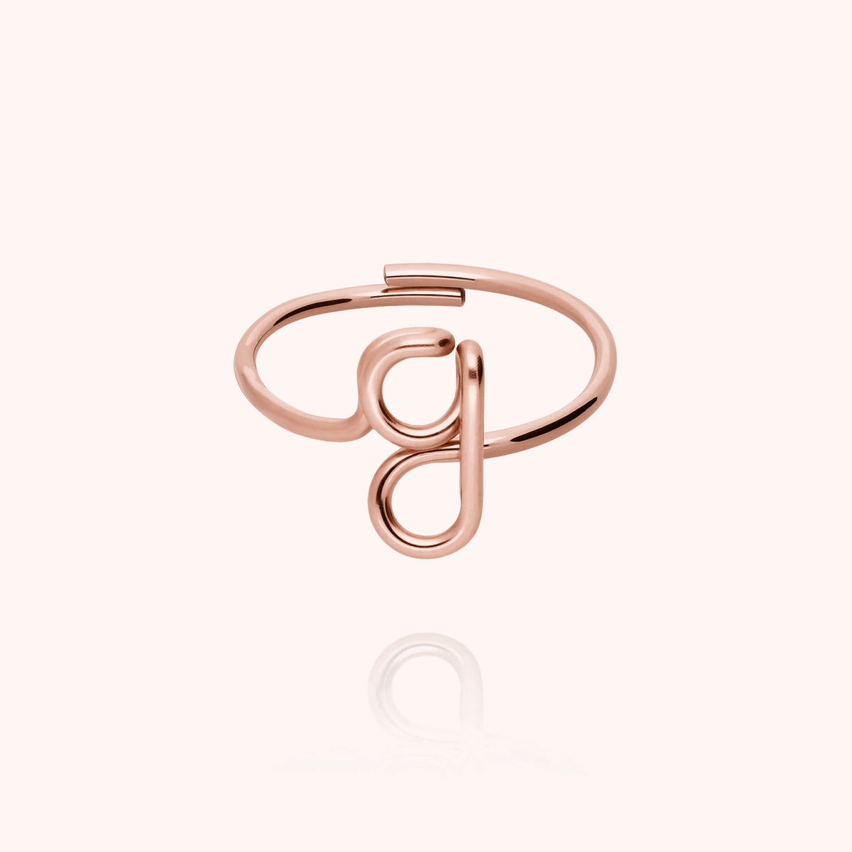 Anello Originale Iniziale, portato al dito