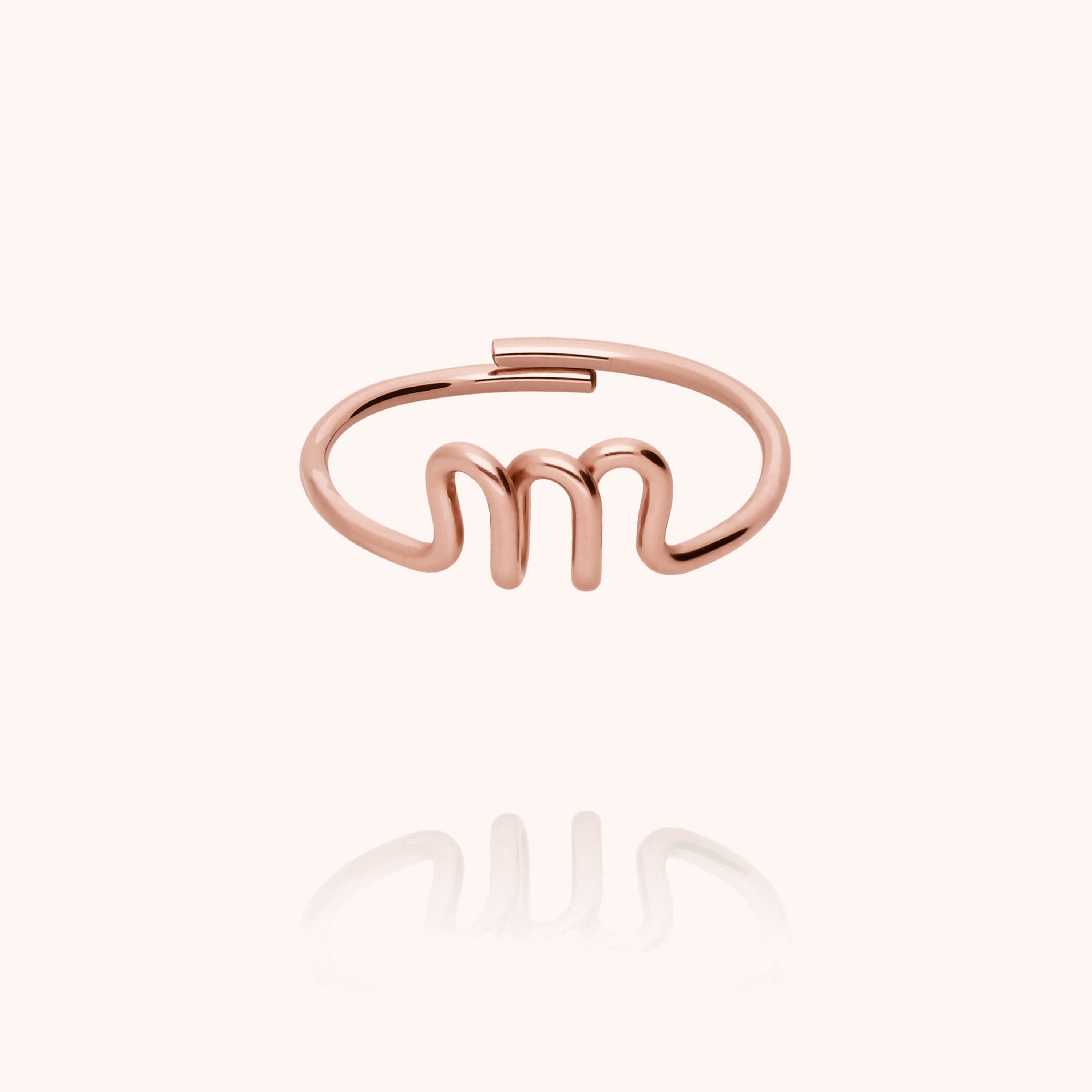 Bague Originale Initiale en or rose laminé — bague personnalisable Atelier Paulin