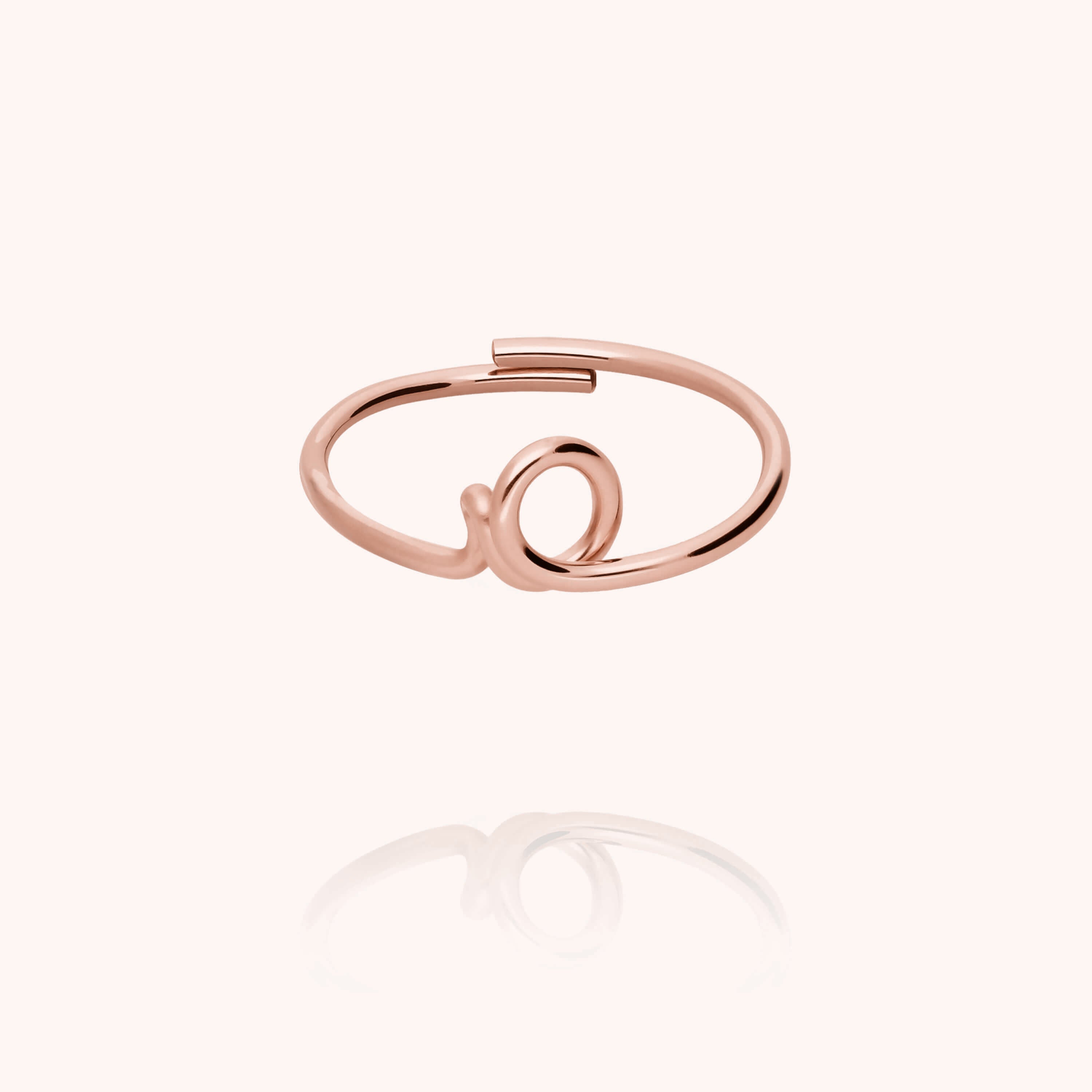Bague Originale Initiale en or rose laminé — expédition sécurisée Paris