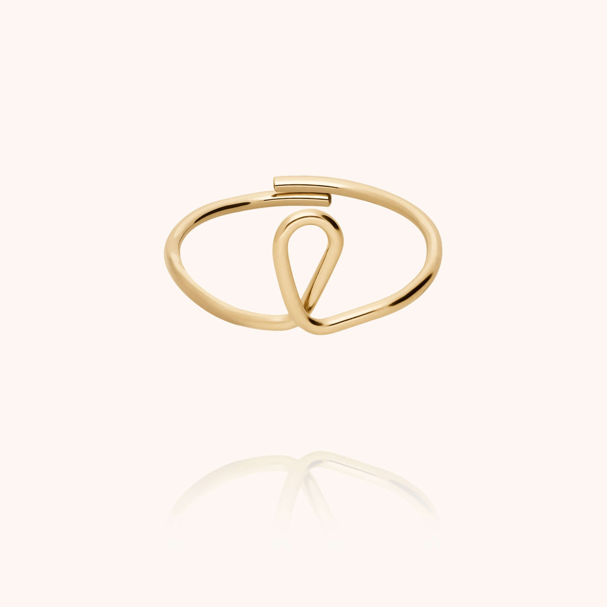 Anello Originale Iniziale, portato al dito