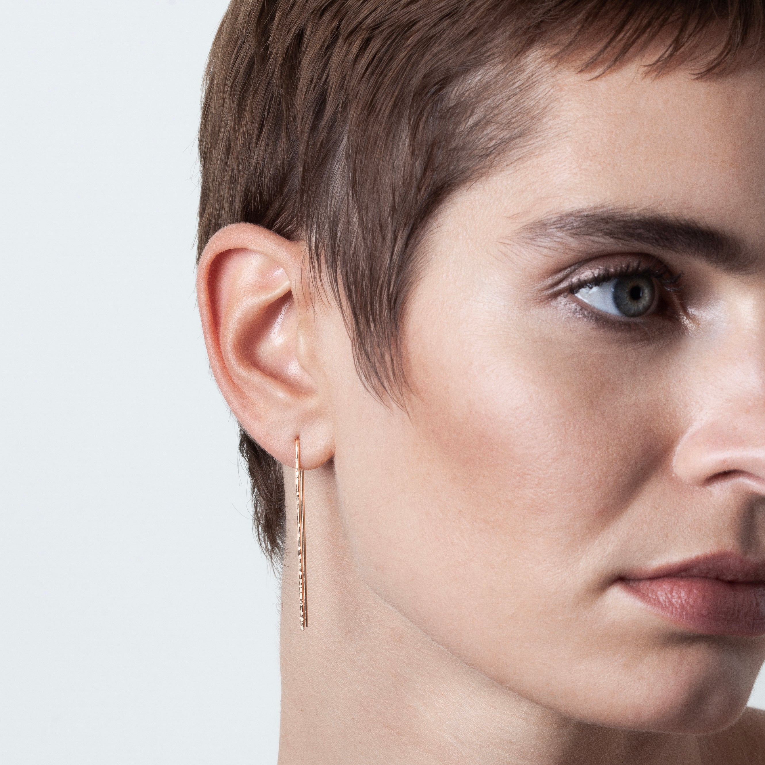 Boucle d'Oreille U Daphné Martelée — cadeau idéal personnalisable