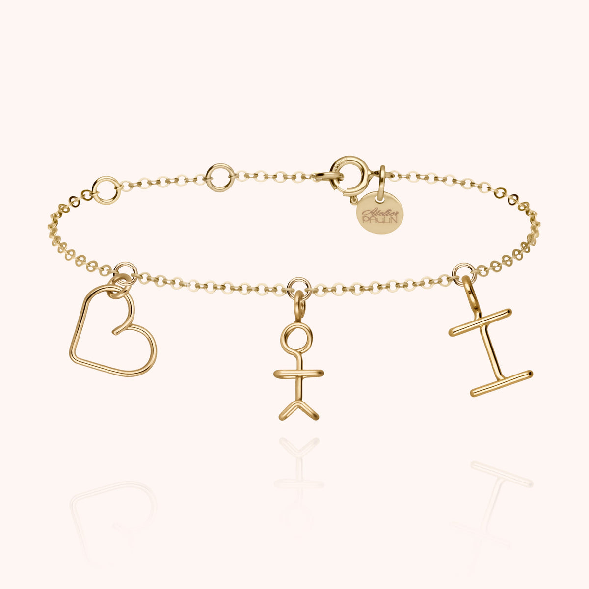 Bracciale Charms Trio Family in filo d'oro giallo laminato 14k, charm cuore, silhouette e lettera
