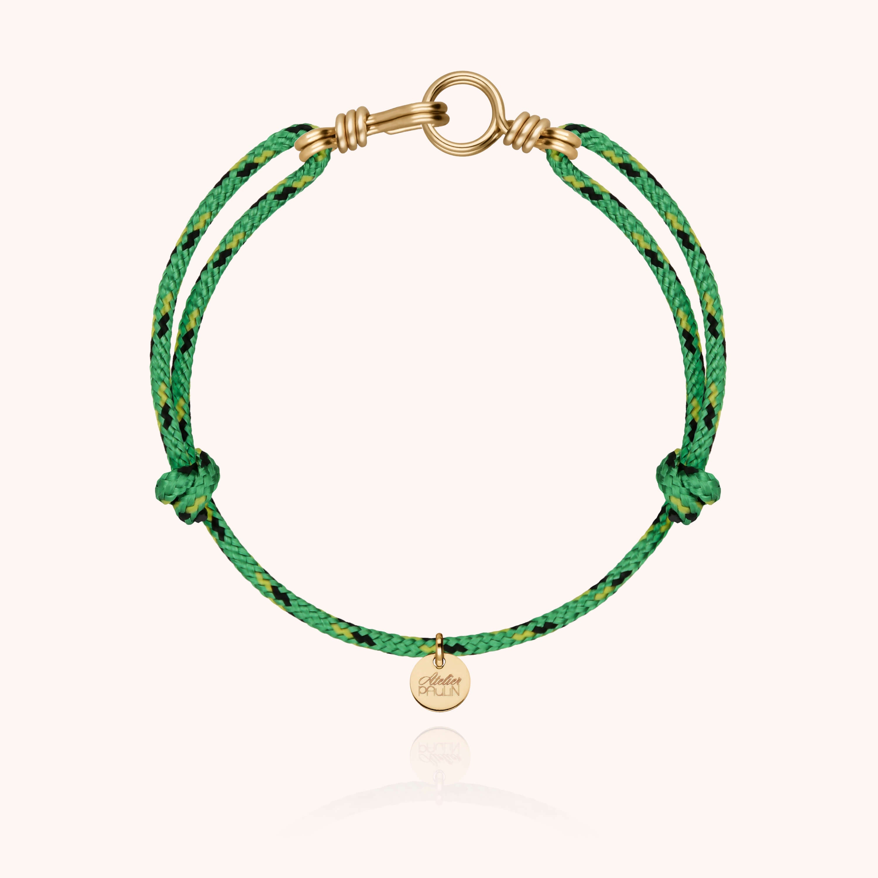 Bracelet Cordon Knot Attache moi — gros plan sur le fermoir, or jaune laminé