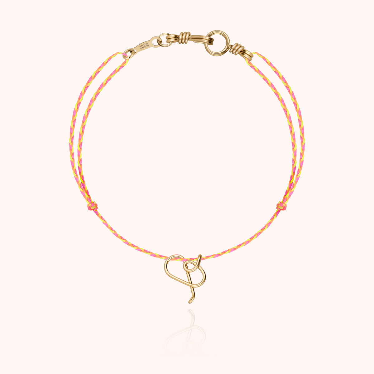 Armband Kordel Slim Knot Initiale Mini Attache moi „B“ aus 18 Karat Gelbgold, orangefarbene Kordel