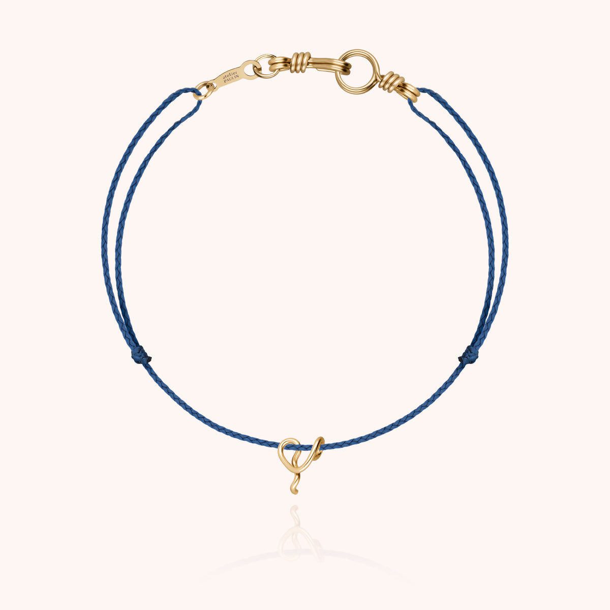Armband Kordel Uni Initiale Mini Attache moi „E" aus 18 Karat Gelbgold, Kordel Mineralblau
