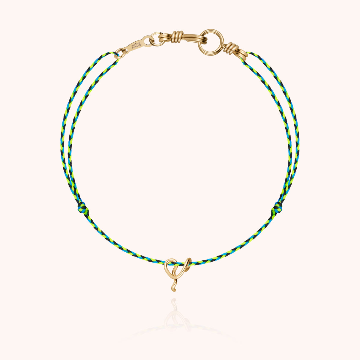 Bracciale Cordino Slim Knot Iniziale Mini Attache moi « E » in filo d'oro giallo 18kt, cordino verde