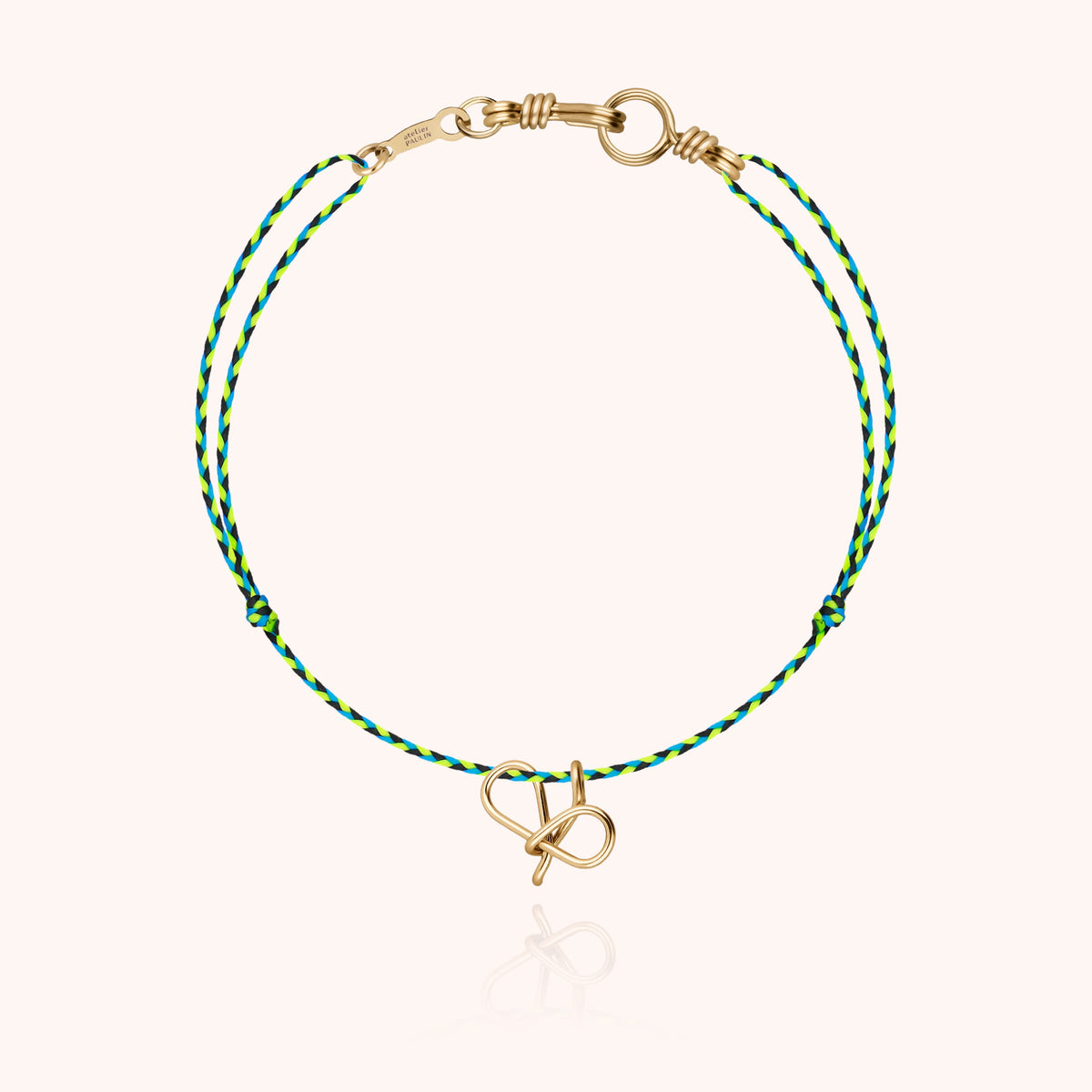 Bracciale Cordino Slim Knot Iniziale Mini Attache moi « F » in filo d'oro giallo 18kt, cordino verde