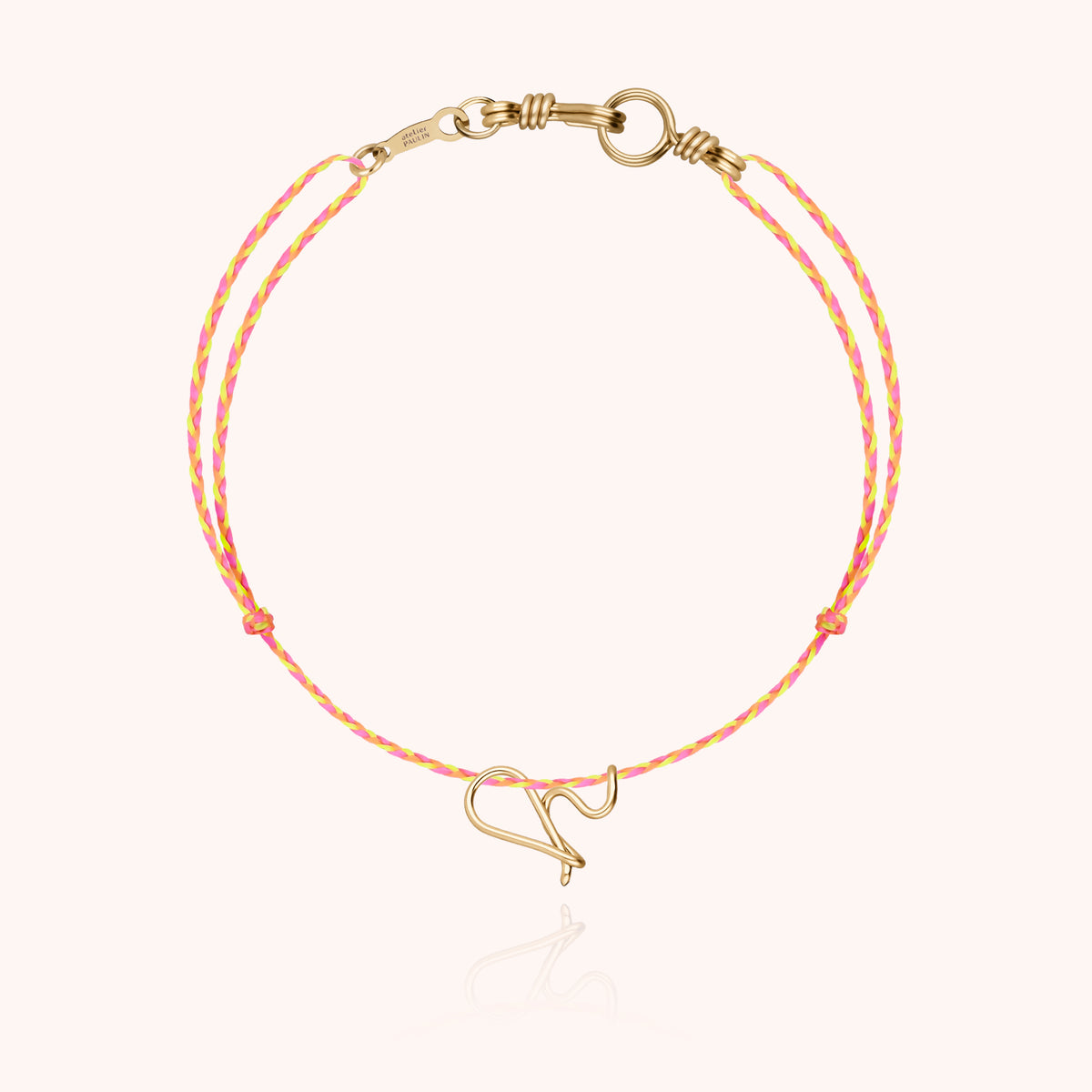 Armband Kordel Slim Knot Initiale Mini Attache moi „H" aus 18 Karat Gelbgold, orangefarbene Kordel