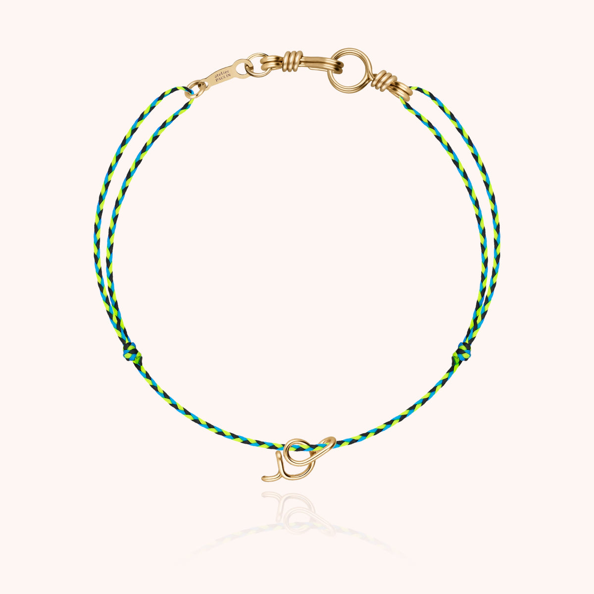 Bracciale Cordino Slim Knot Iniziale Mini Attache moi « O » in filo d'oro giallo 18kt, cordino verde