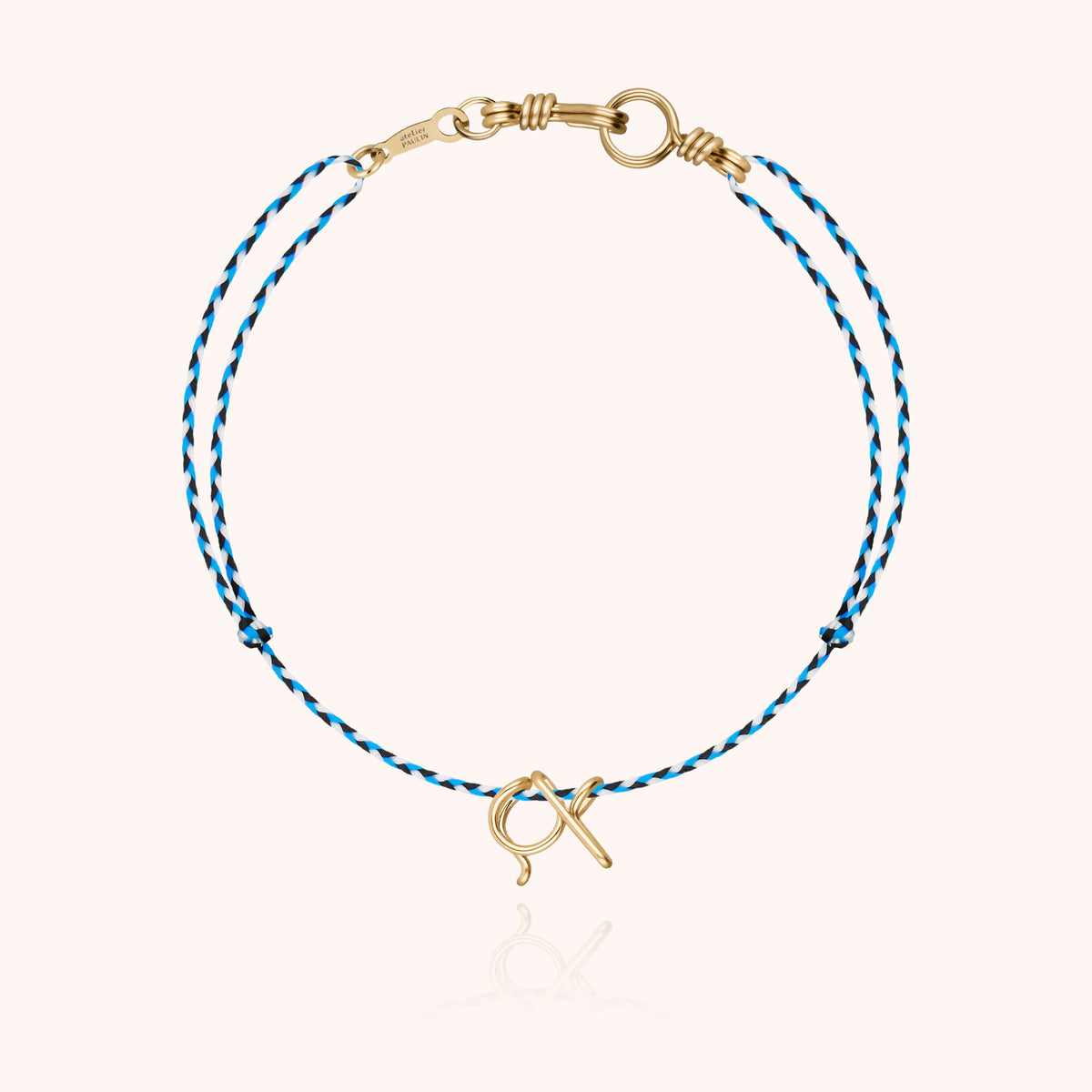 Bracciale Cordino Slim Knot Iniziale Mini Attache moi « Q » in filo d'oro giallo 18kt, cordino blu