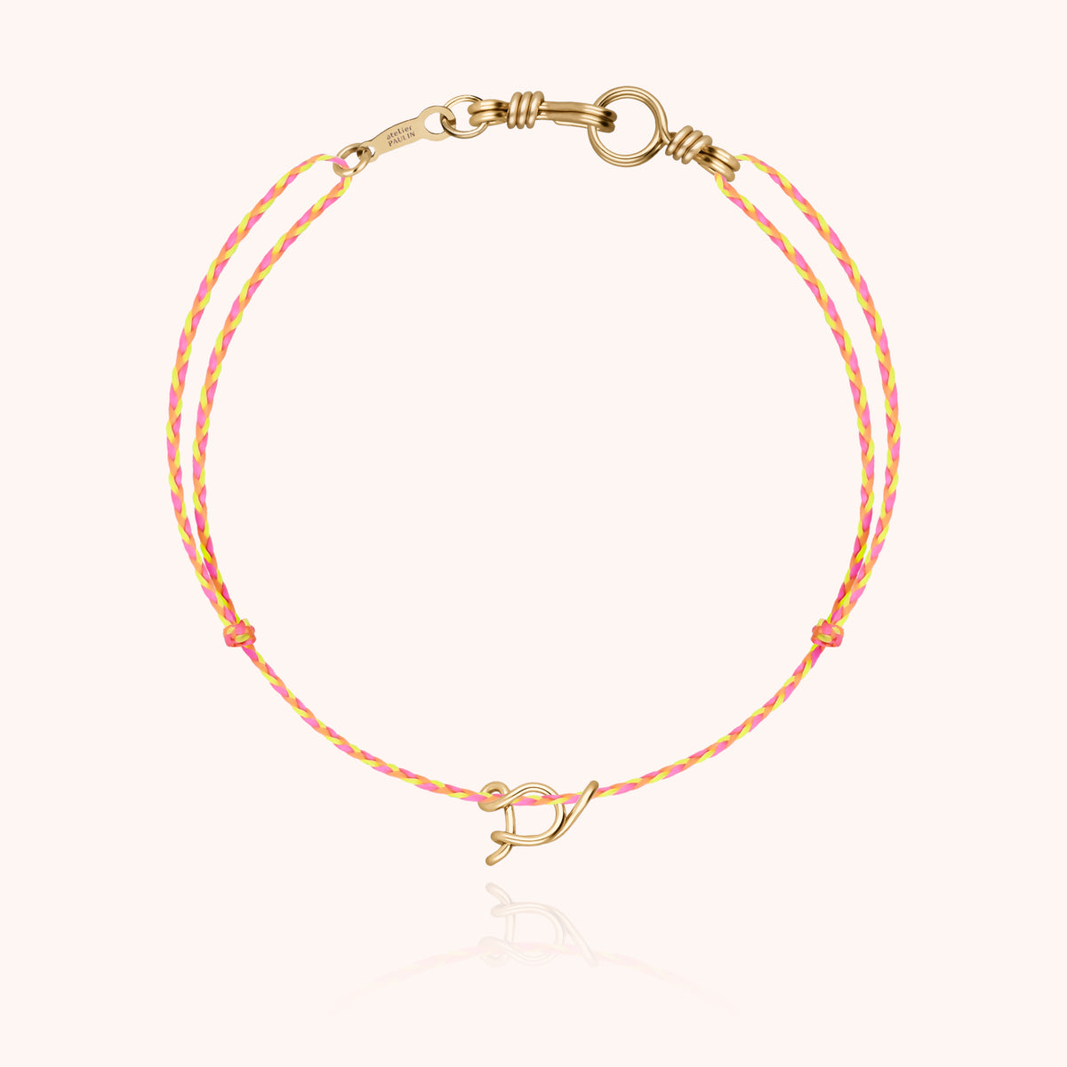 Armband Kordel Slim Knot Initiale Mini Attache moi „S" aus 18 Karat Gelbgold, orangefarbene Kordel