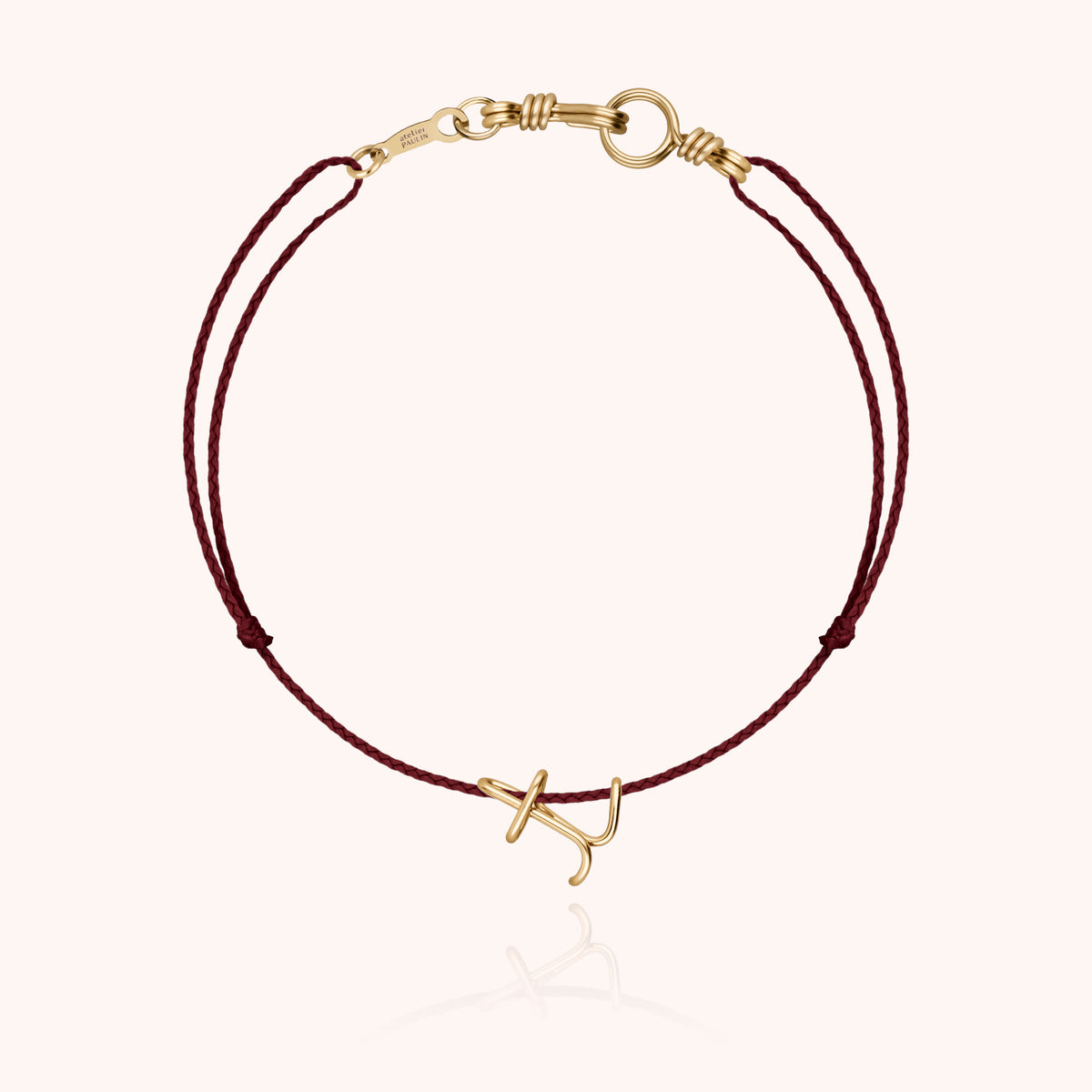 Armband Kordel Uni Initiale Mini Attache moi „T" aus 18 Karat Gelbgold, Kordel pflaume