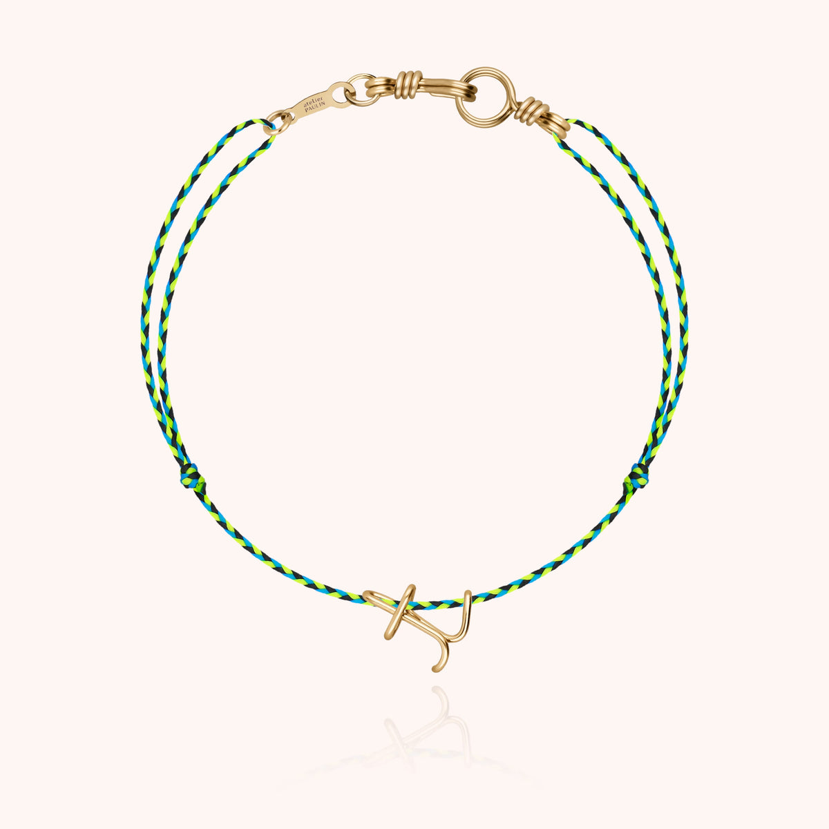 Bracciale Cordino Slim Knot Iniziale Mini Attache moi « T » in filo d'oro giallo 18kt, cordino verde