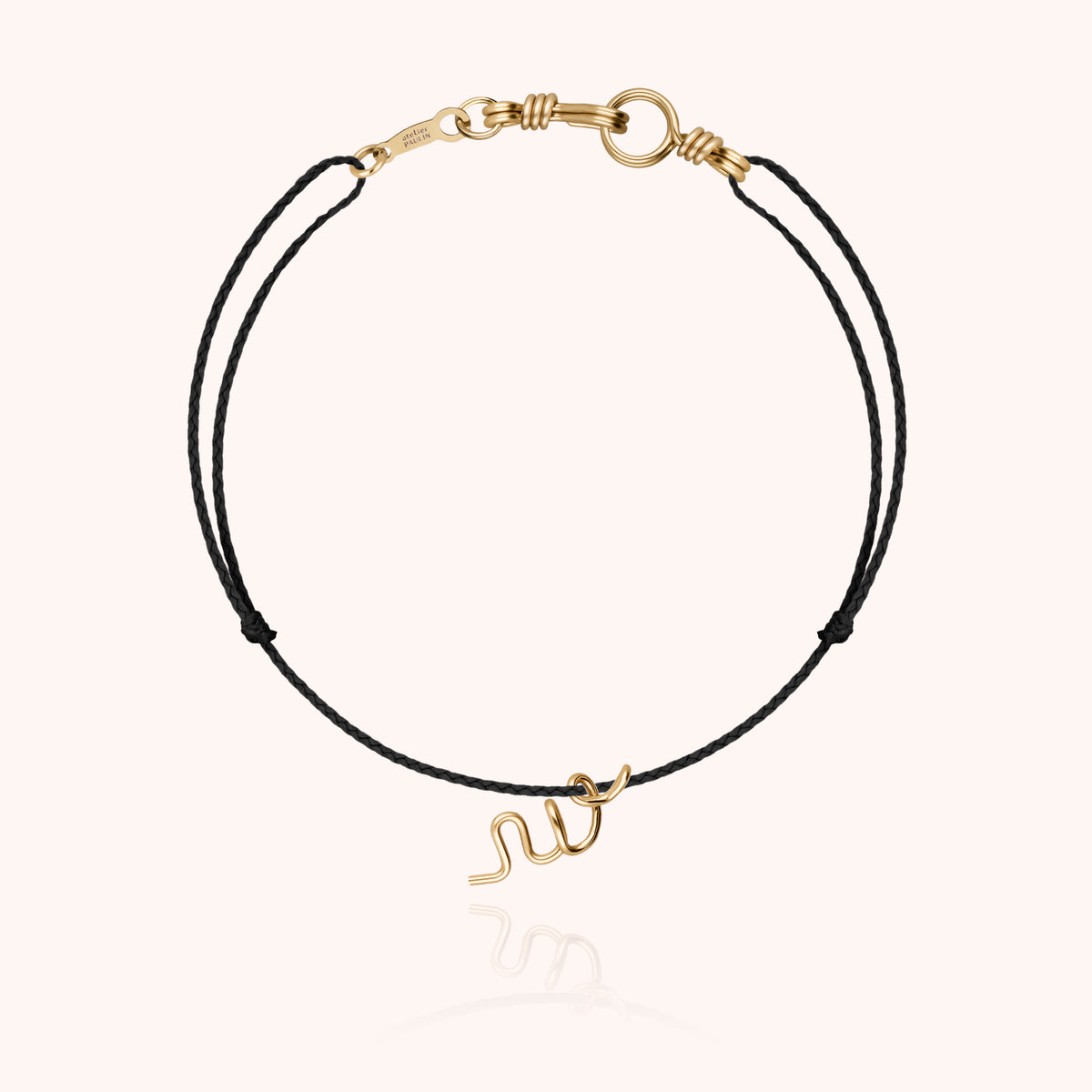 Armband Uni-Kordel Initiale Mini Attache moi „W" aus 18 Karat Gelbgold, schwarze Kordel