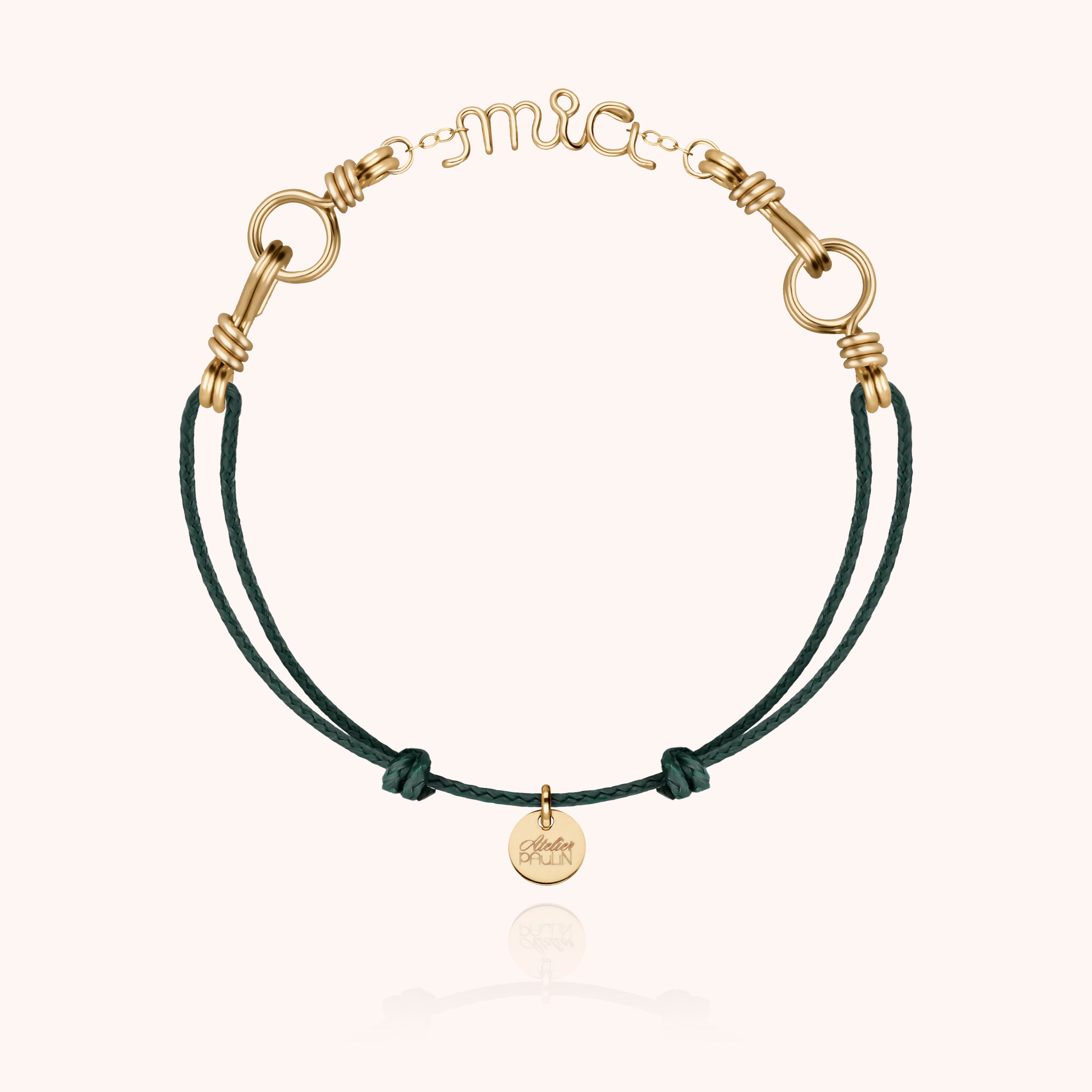 Bracelet Cordon Attache moi Personnalisé porté au poignet — qualité artisanale garantie
