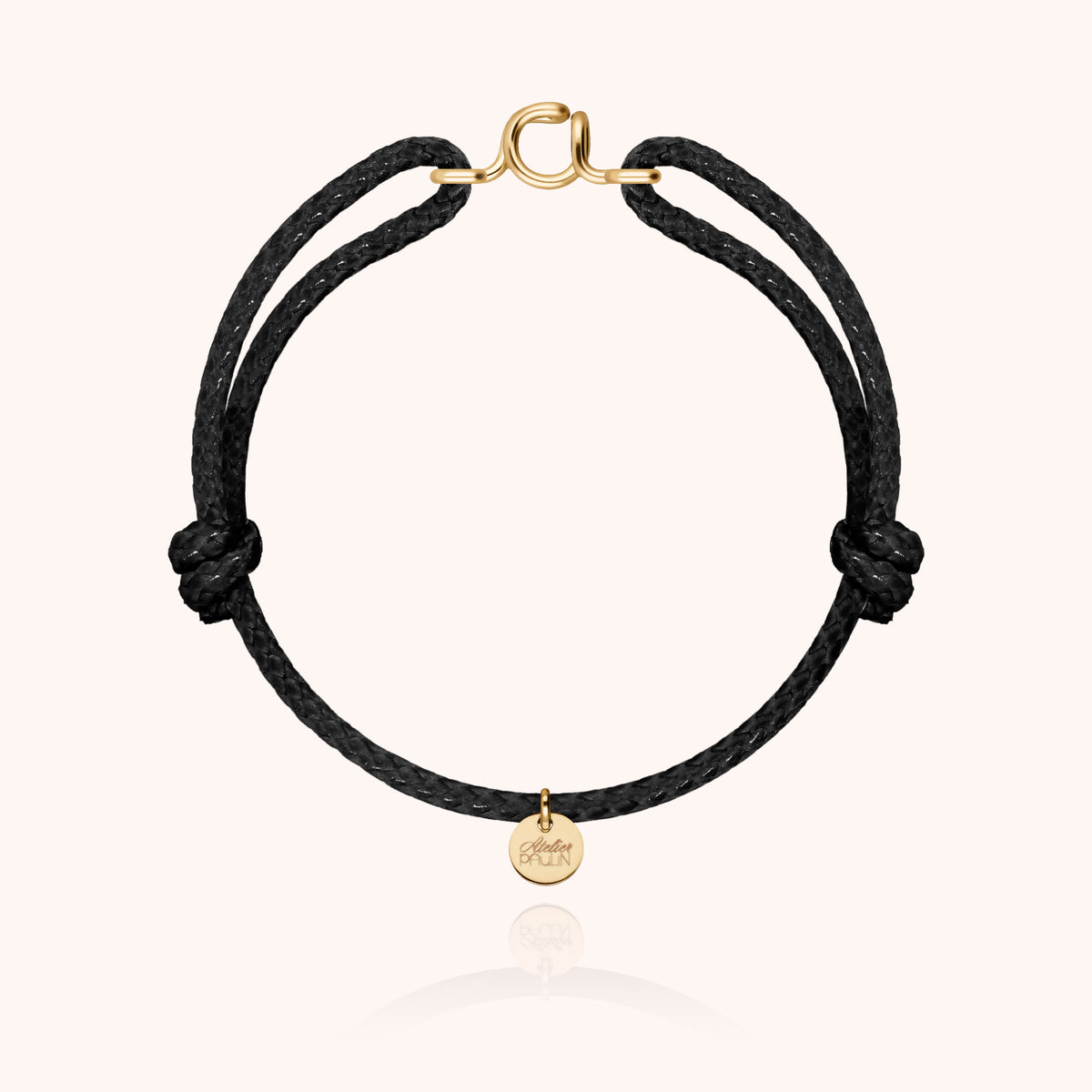 Bracciale Cordino Cerato Iniziale Uomo in filo d'oro giallo laminato 14k su un cordino nero, portato al polso