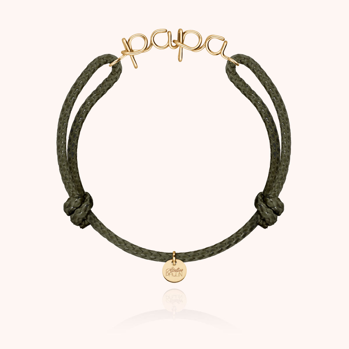 Bracelet personnalisé papa porté au poignet avec cordon ciré bleu marine