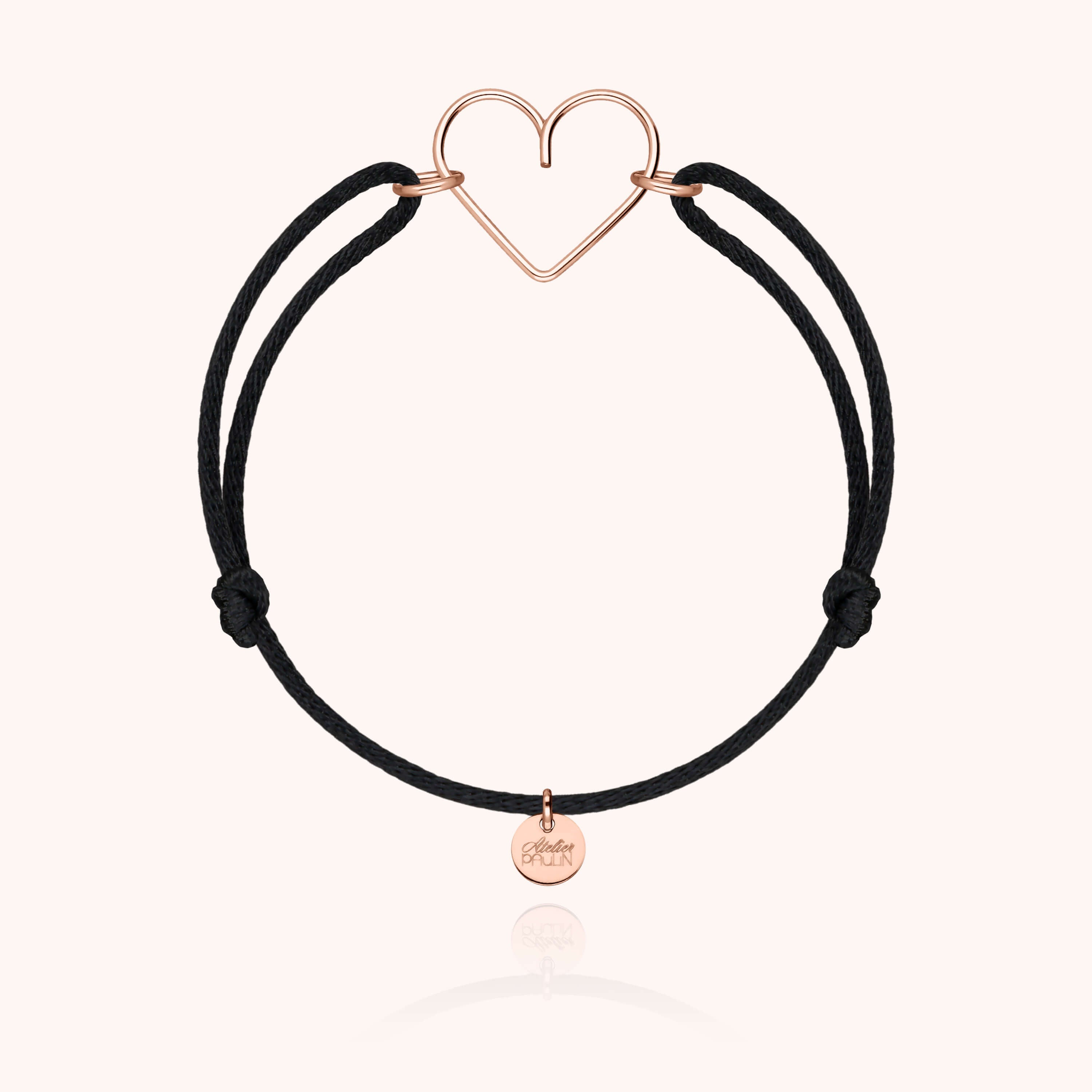 Bracelet personnalisé coeur porté avec autres bijoux or rose