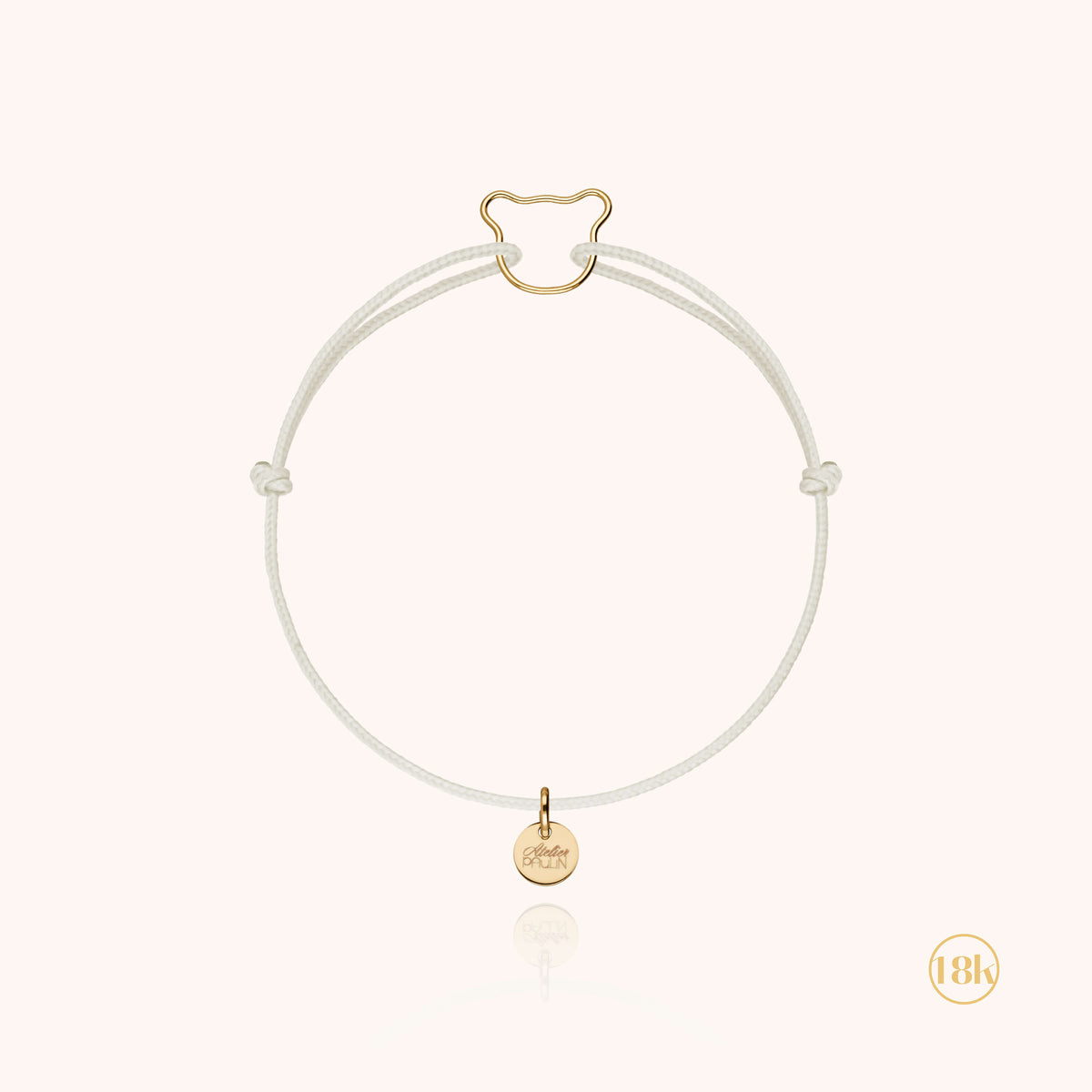 Primo piano del filo d'oro giallo 18kt su Bracciale Cordino Bambino Piccolo Orsetto
