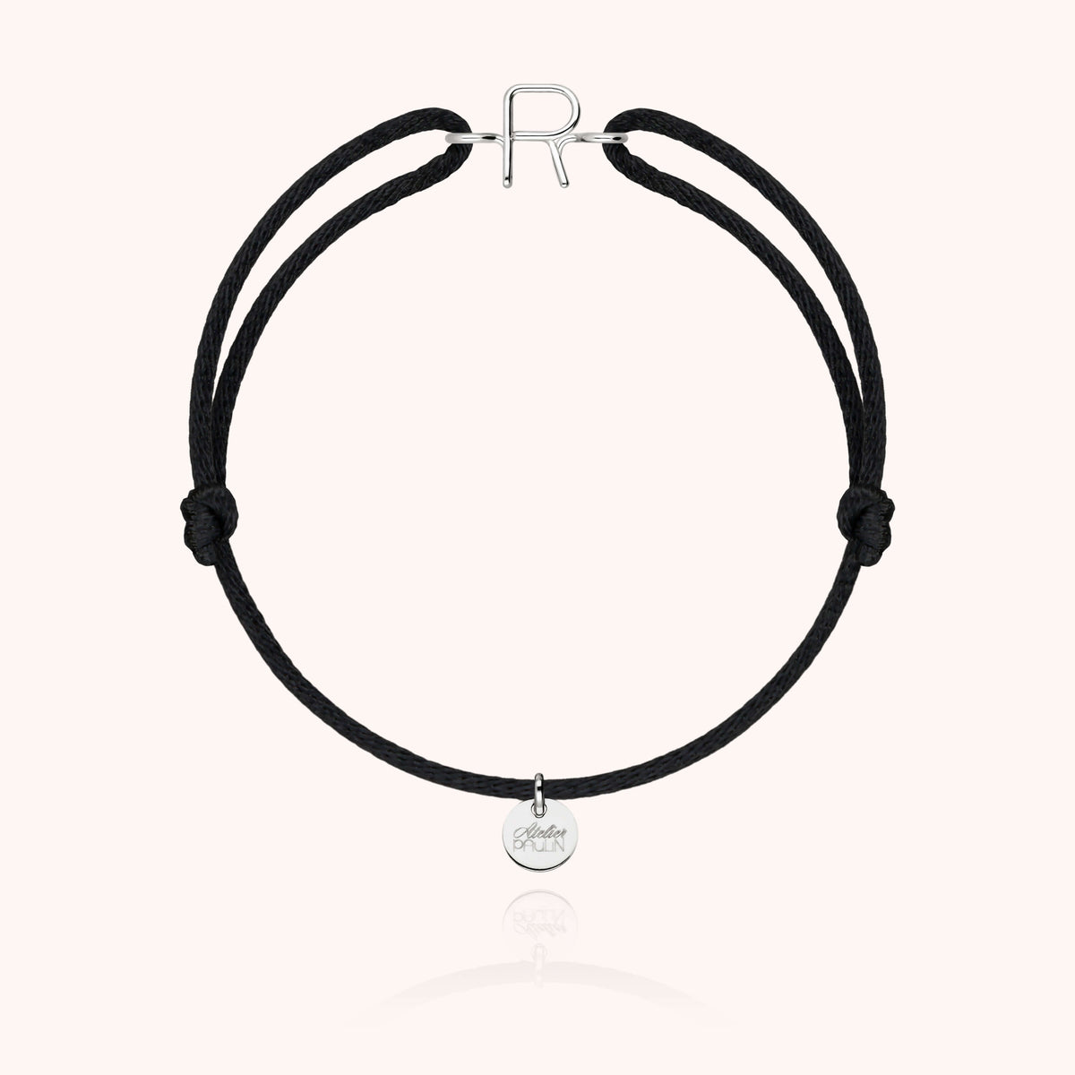 Kordelarmband Capitale Initiale aus 18K Weißgold — personalisierbares Armband Atelier Paulin