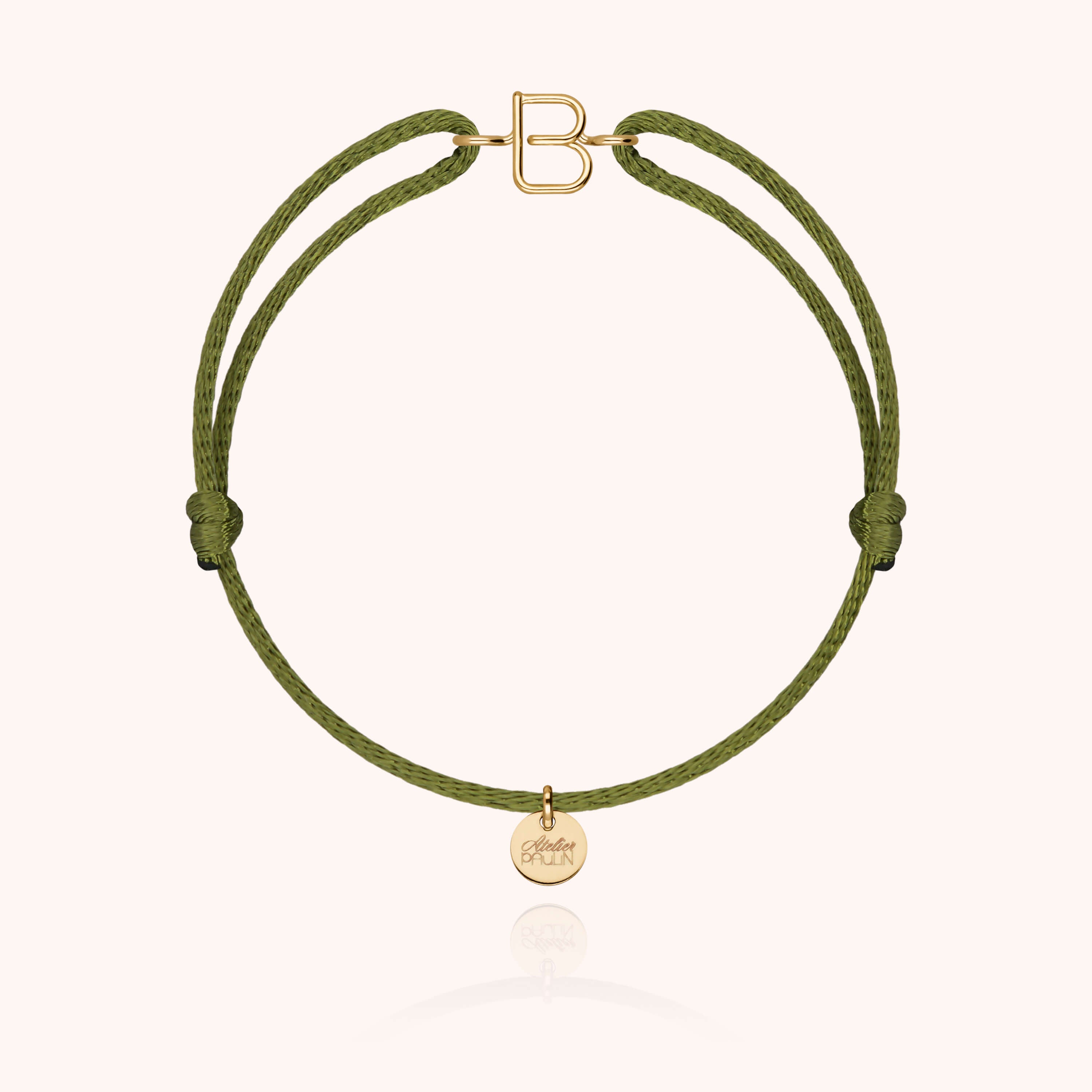 Bracelet Cordon Capitale Initiale porté au poignet — qualité artisanale garantie