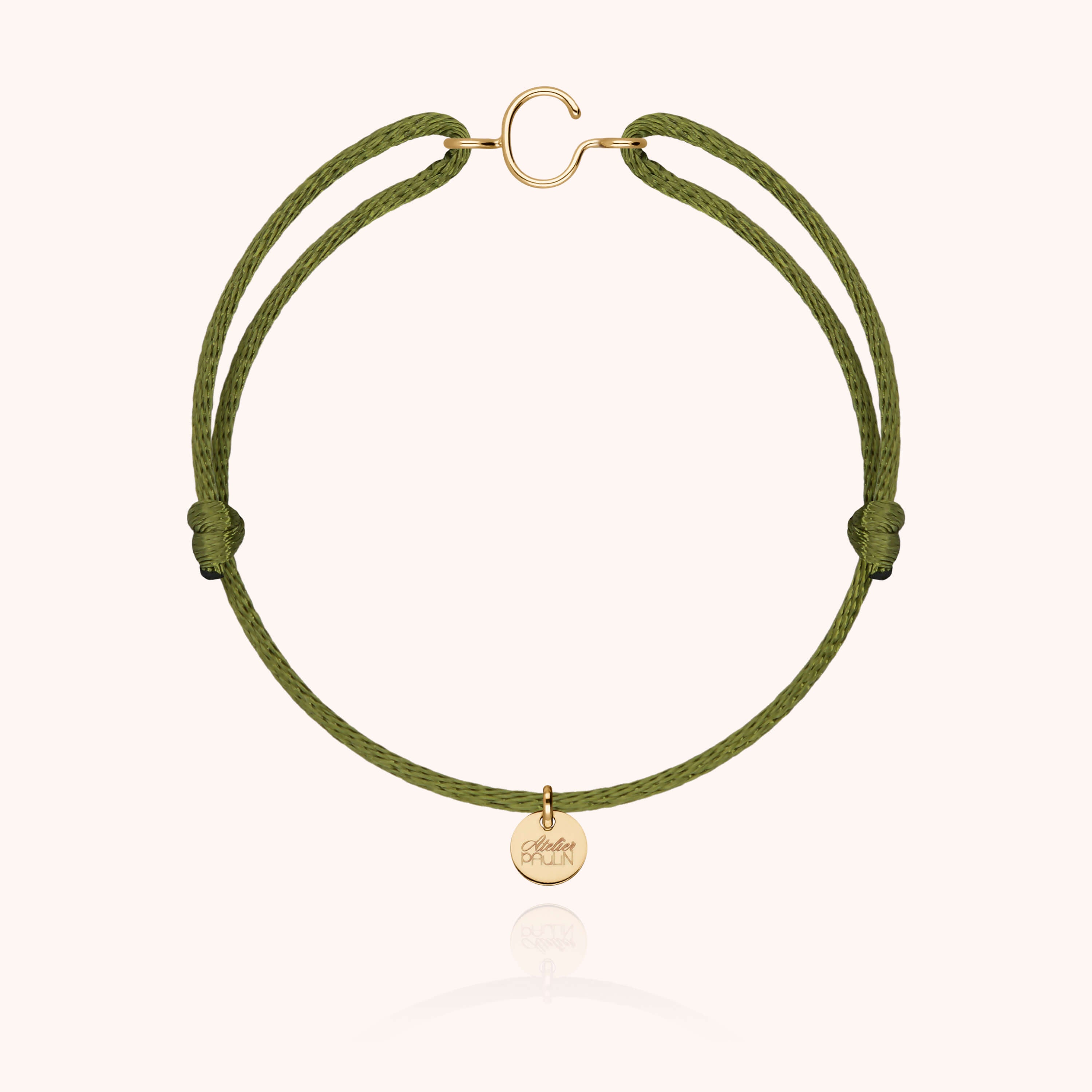 Bracelet Cordon Capitale Initiale porté au poignet — qualité artisanale garantie