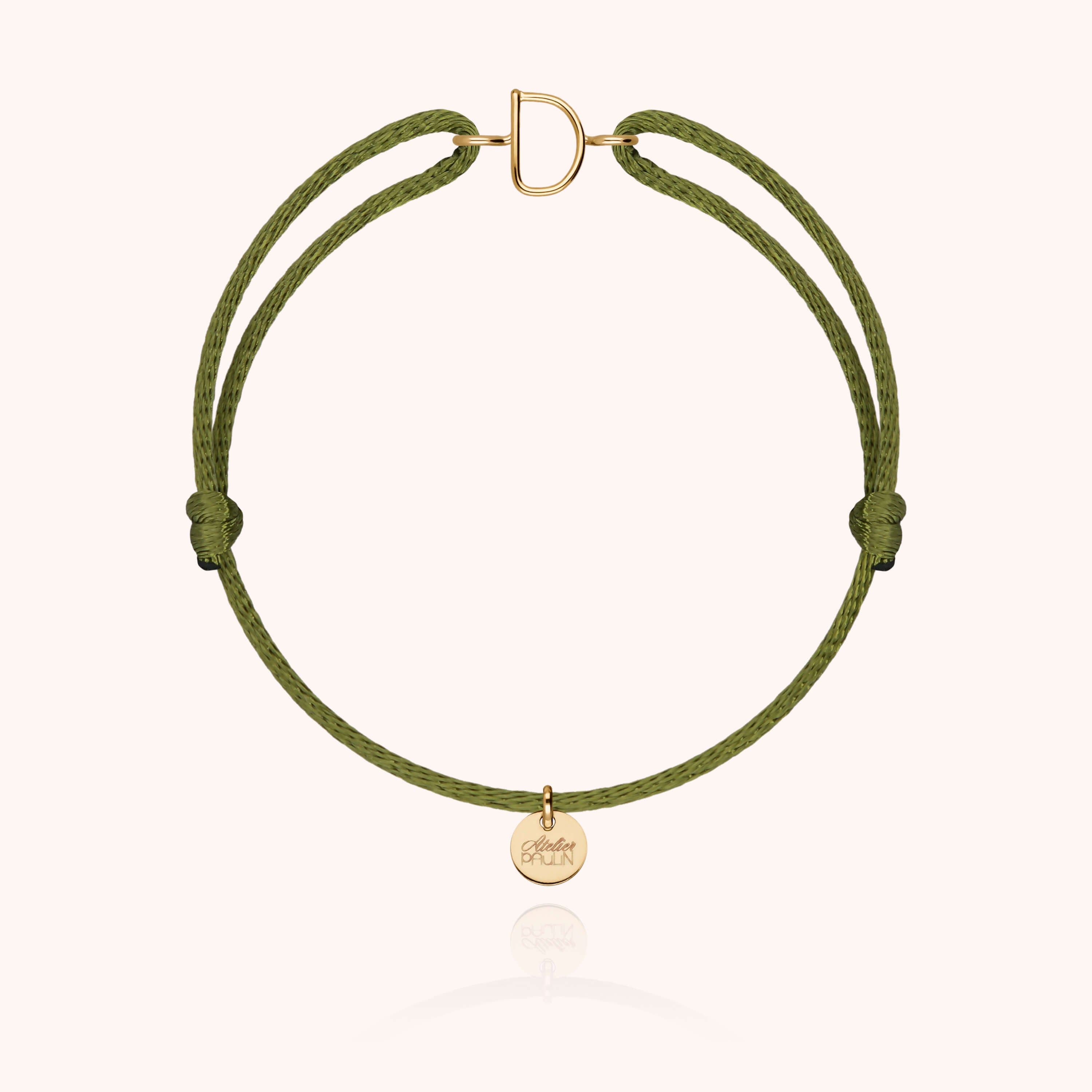 Bracelet Cordon Capitale Initiale porté au poignet — qualité artisanale garantie