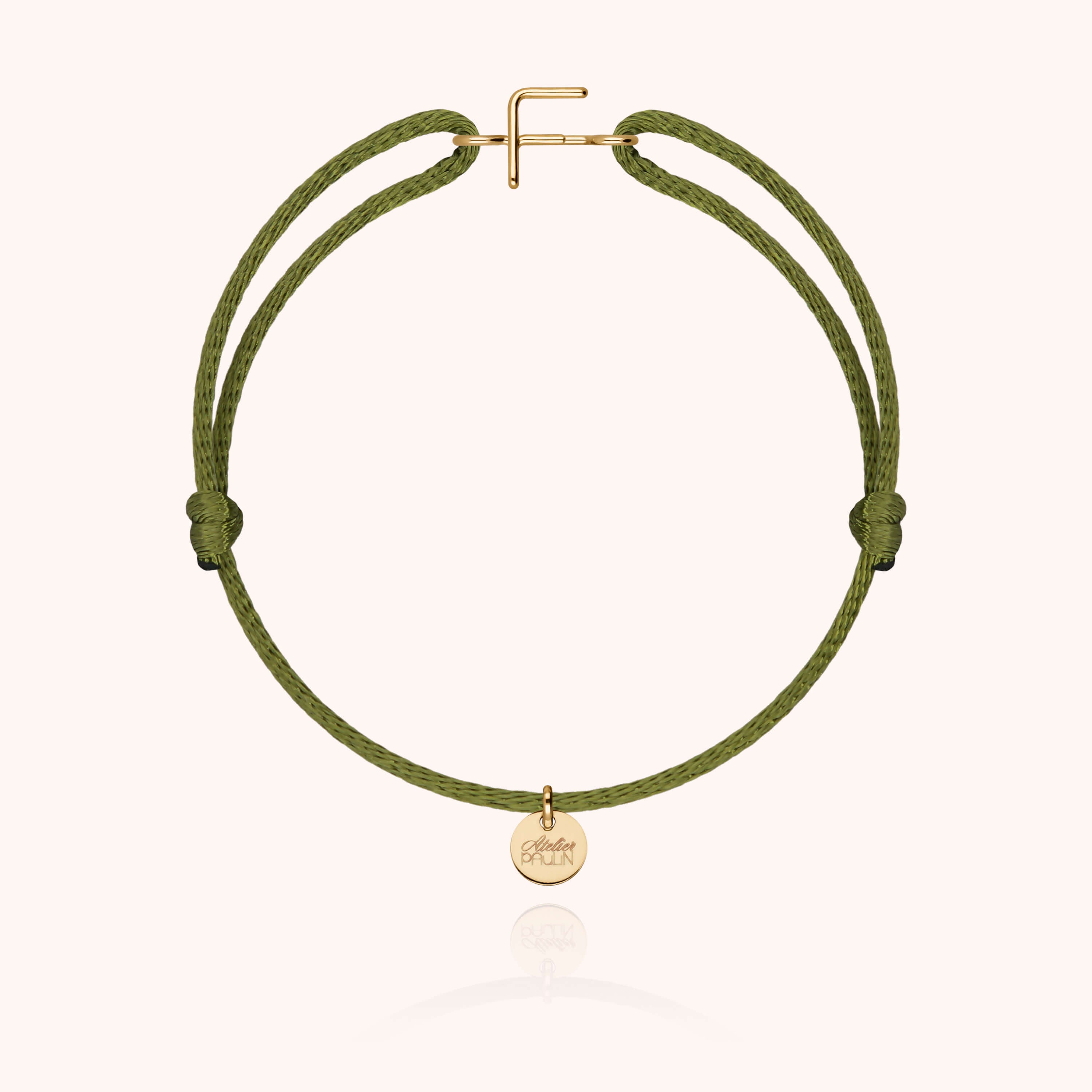 Bracelet Cordon Capitale Initiale porté au poignet — qualité artisanale garantie