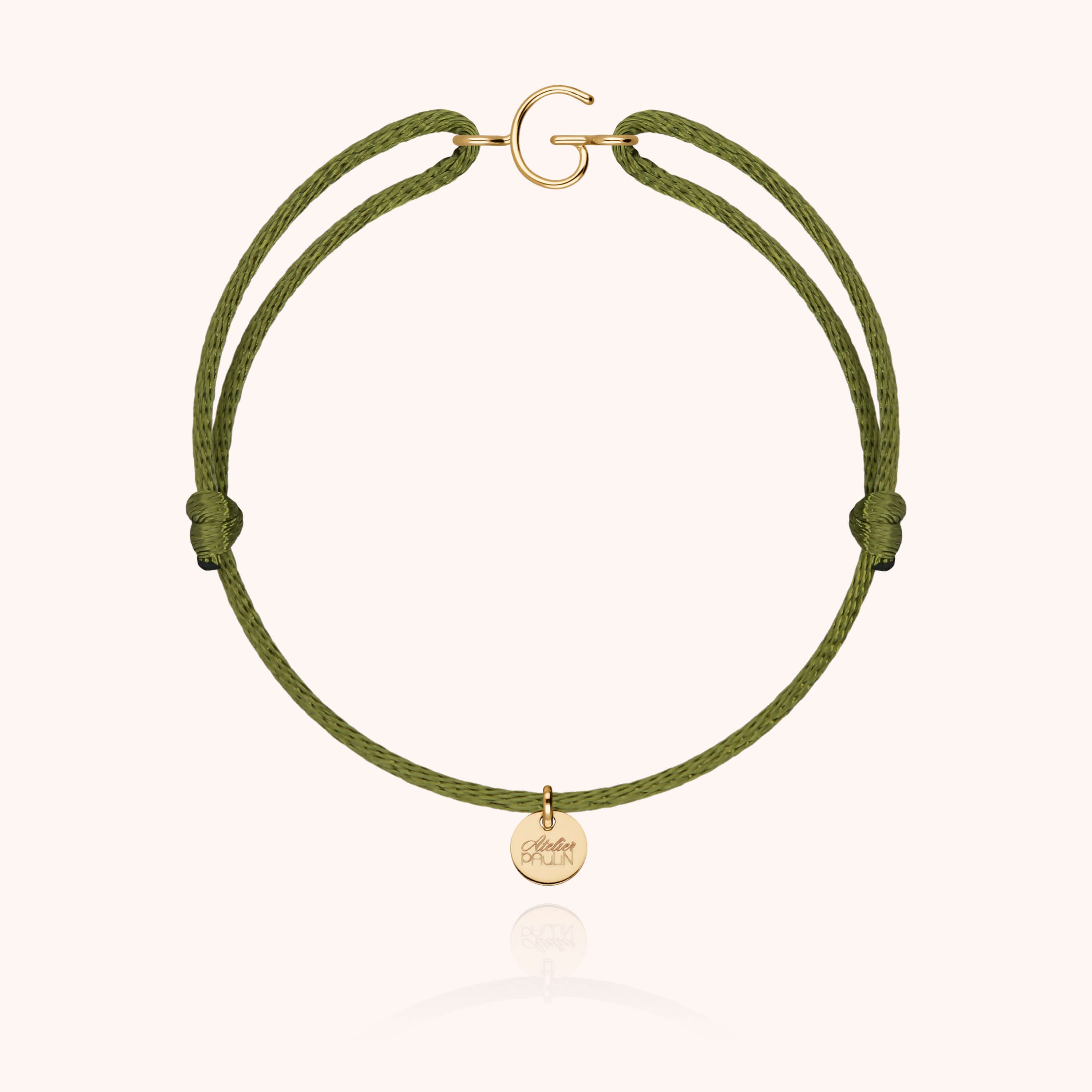 Bracelet Cordon Capitale Initiale porté au poignet — qualité artisanale garantie