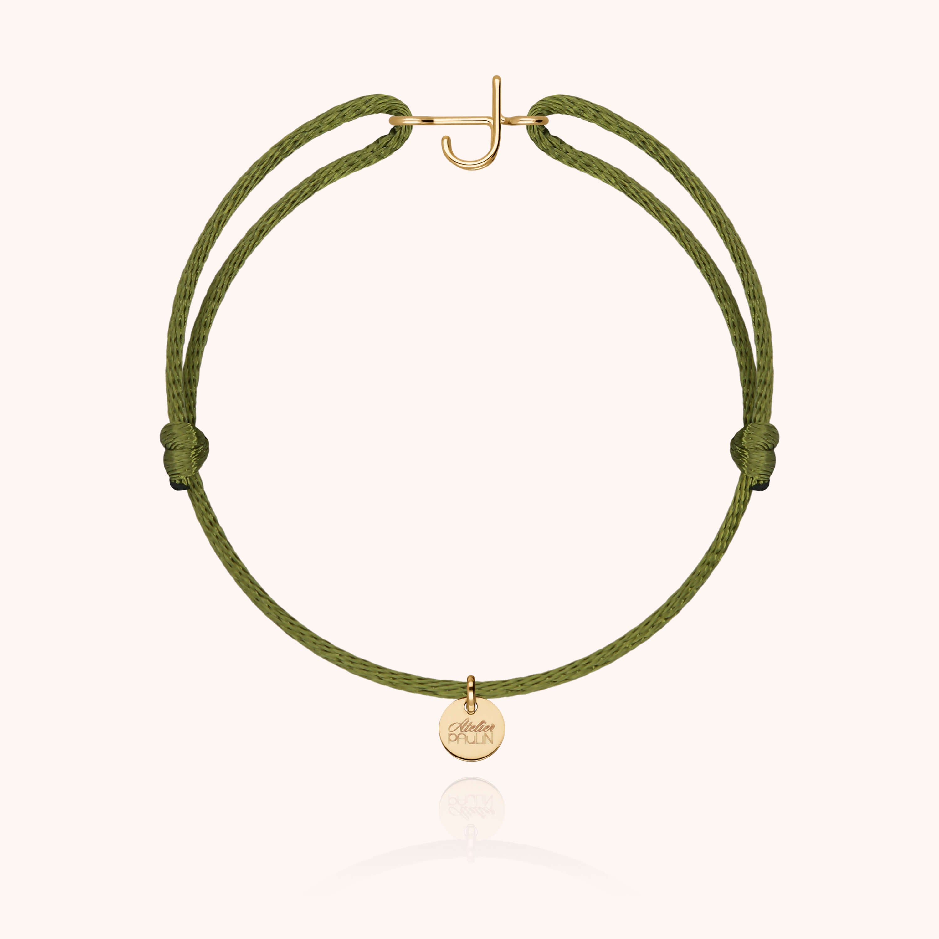 Bracelet Cordon Capitale Initiale porté au poignet — qualité artisanale garantie