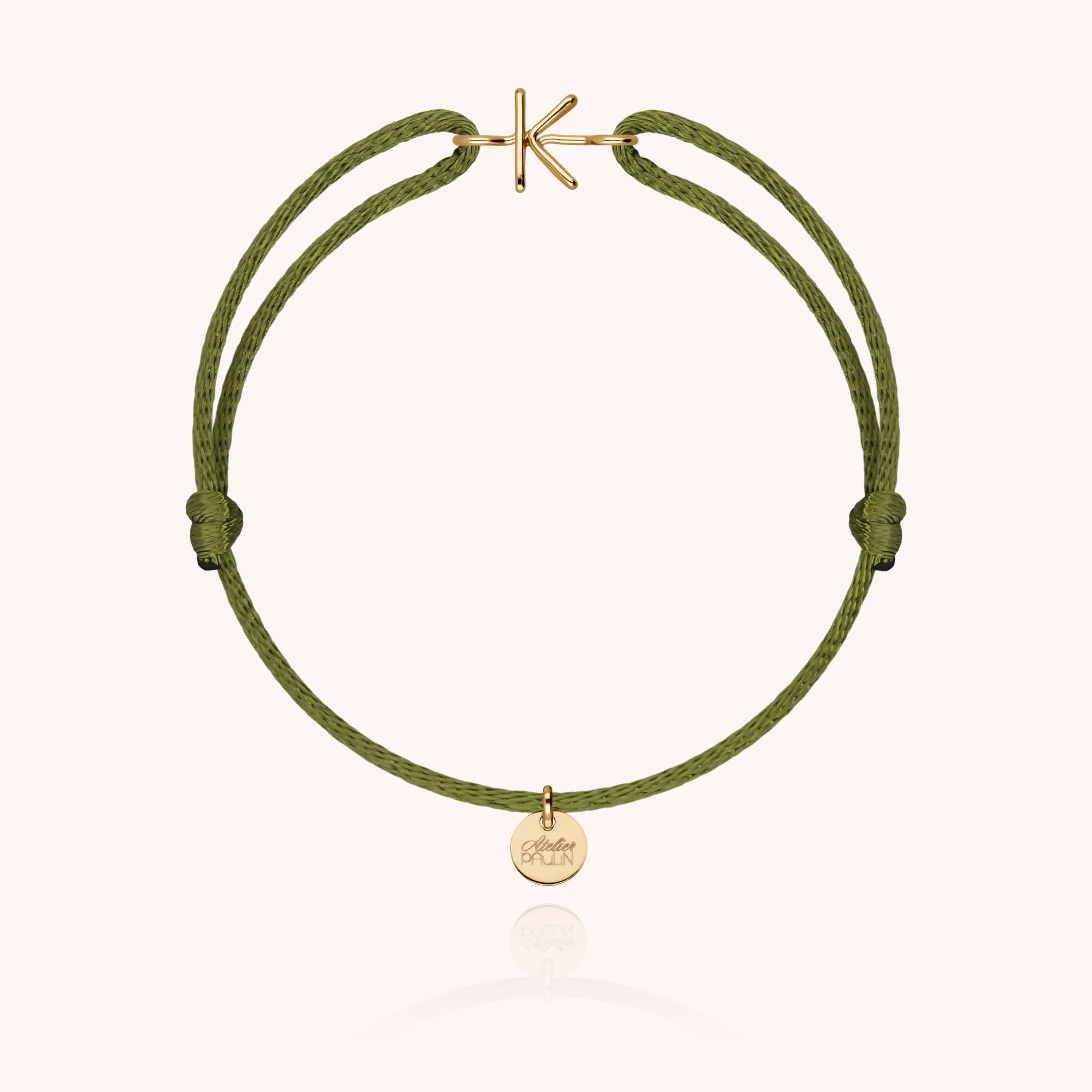 Bracelet Cordon Capitale Initiale porté au poignet — qualité artisanale garantie