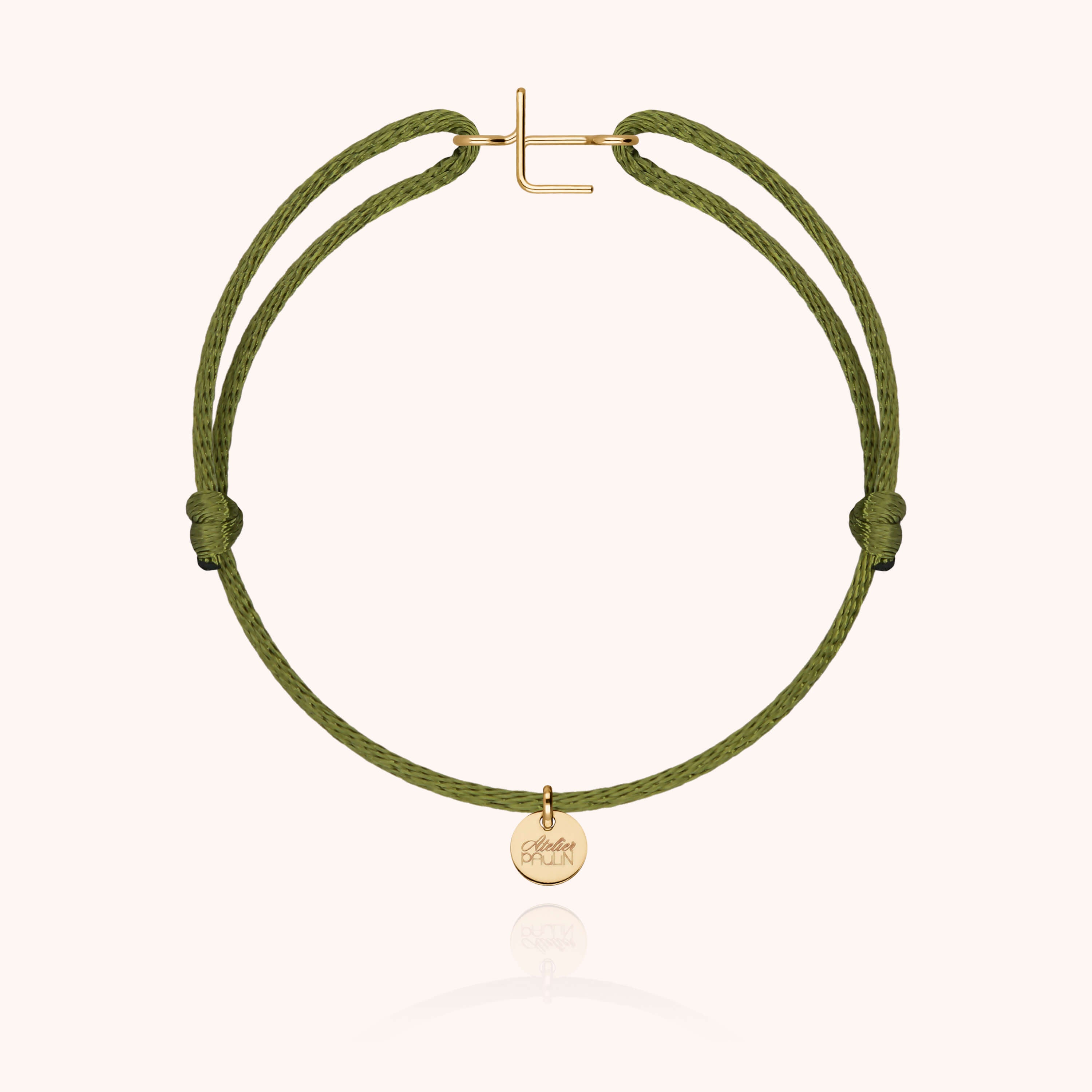 Bracelet Cordon Capitale Initiale porté au poignet — qualité artisanale garantie