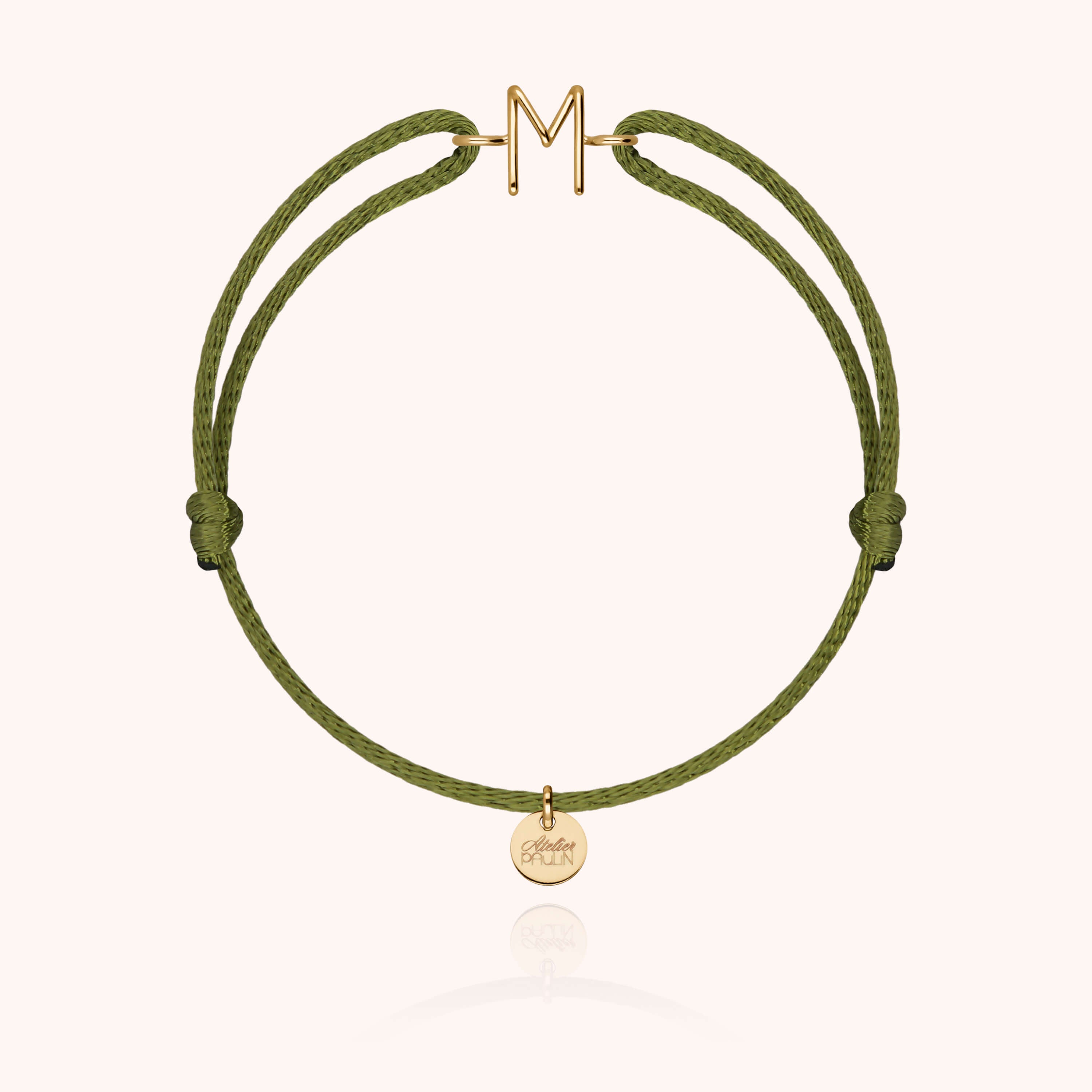 Bracelet Cordon Capitale Initiale porté au poignet — qualité artisanale garantie