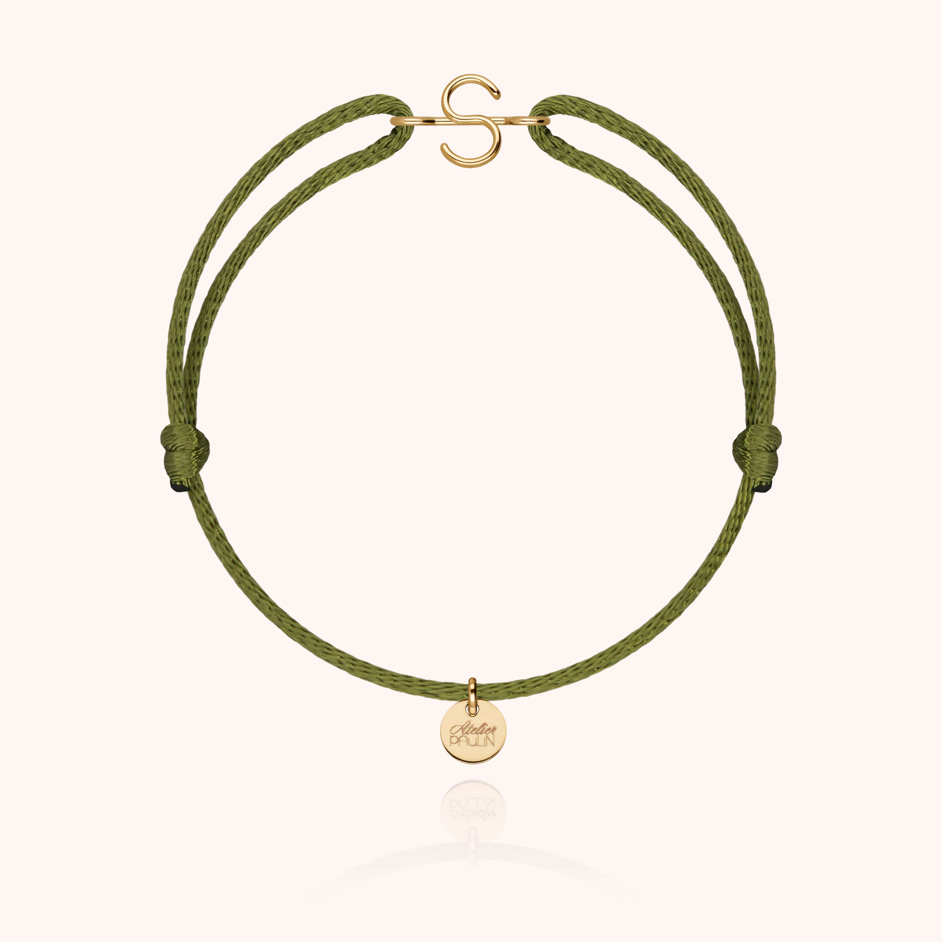 Bracelet Cordon Capitale Initiale porté au poignet — qualité artisanale garantie