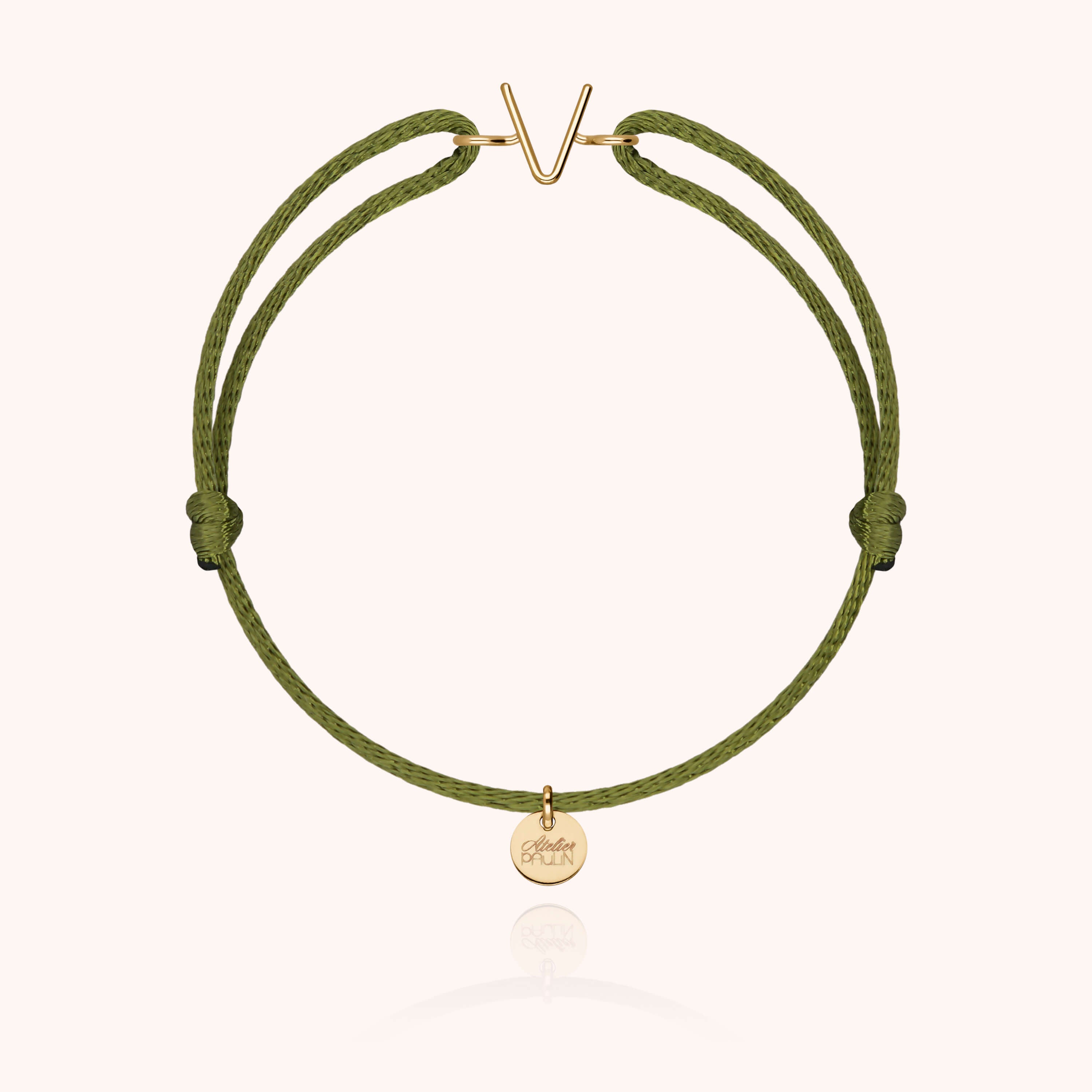 Bracelet Cordon Capitale Initiale porté au poignet — qualité artisanale garantie