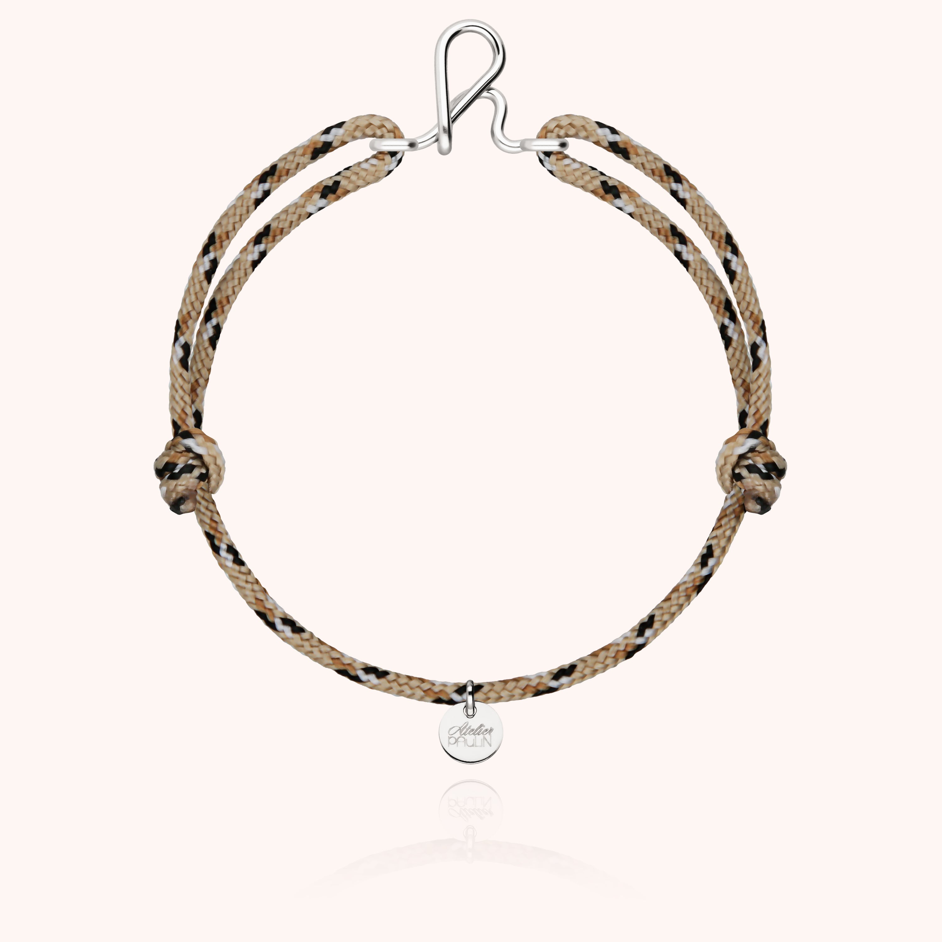 Détail de la finition artisanale parisienne en argent sterling