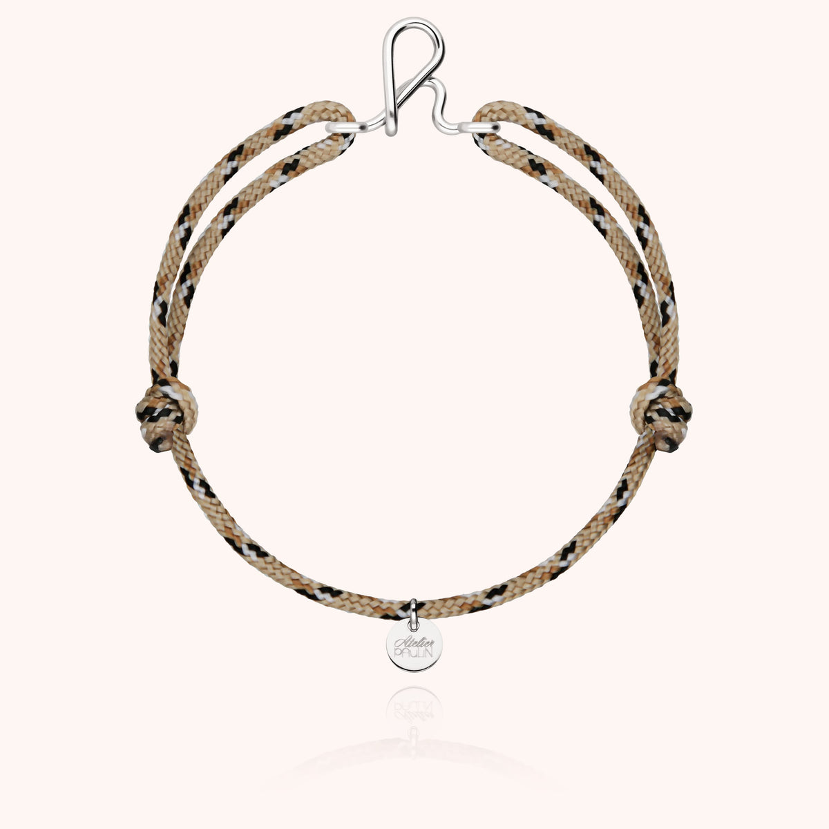 Détail de la finition artisanale parisienne en argent sterling