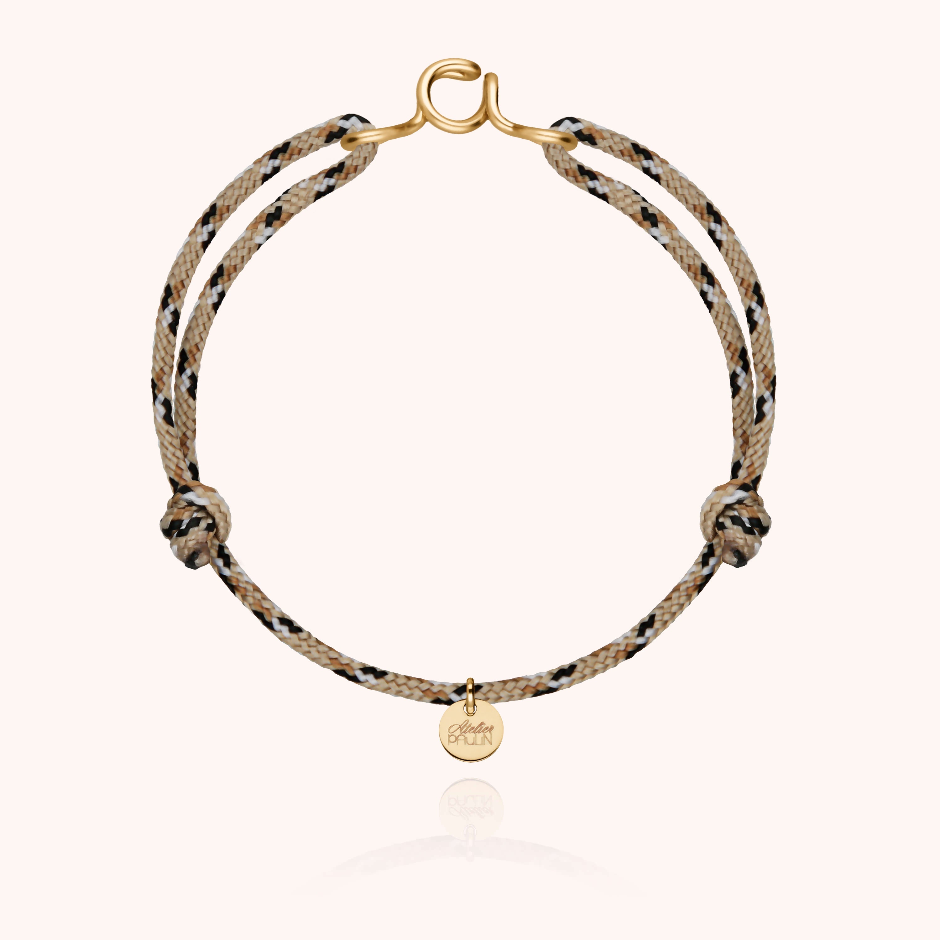 Bracelet Cordon Knot Initiale Homme porté au poignet — or jaune laminé expédition rapide et sécurisée