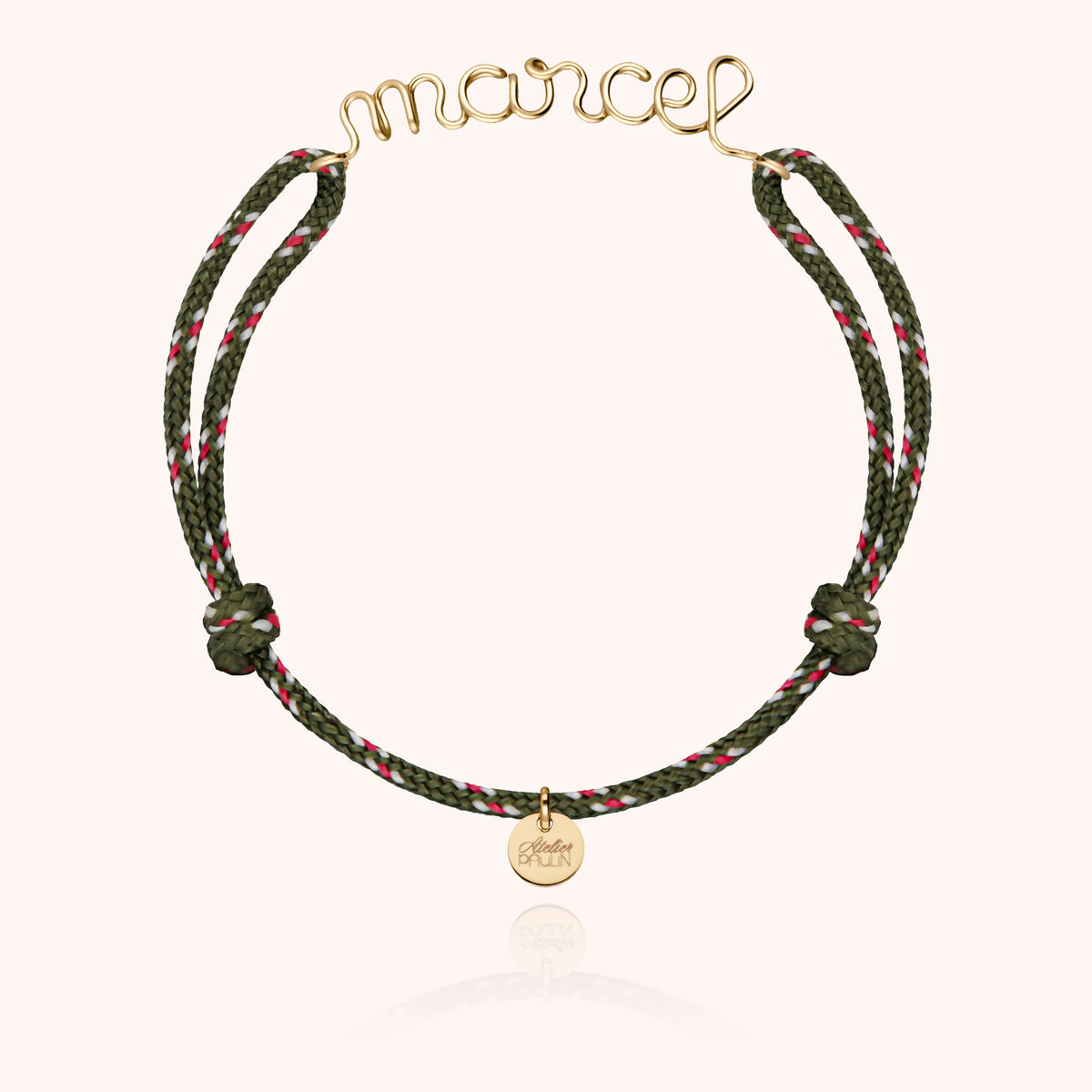 Detail of the finish on the Personalized Cord Knot Bracelet for Men in 18k yellow gold wire