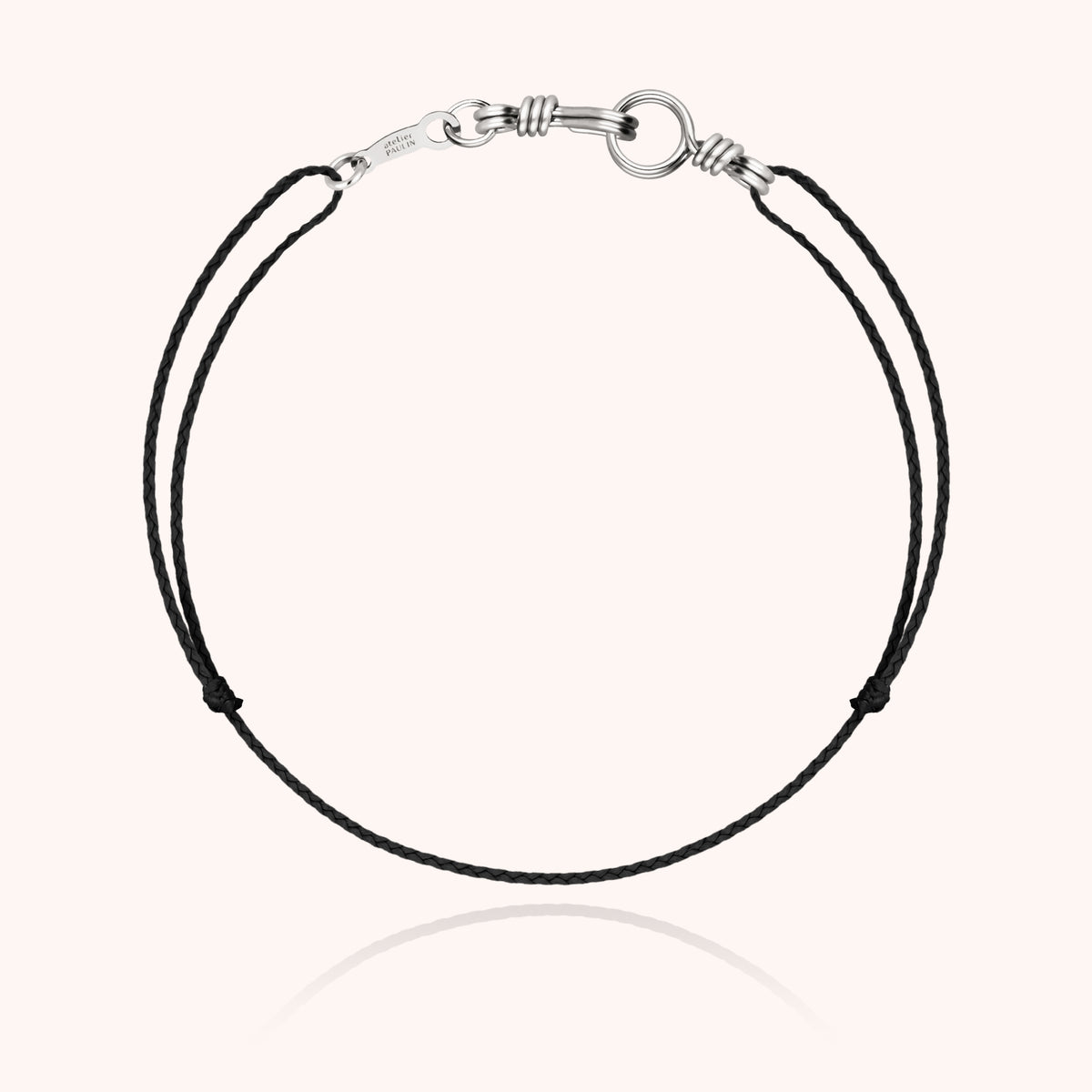Armband aus Kordel Mini Attache moi auf natürlicher strukturierter Oberfläche