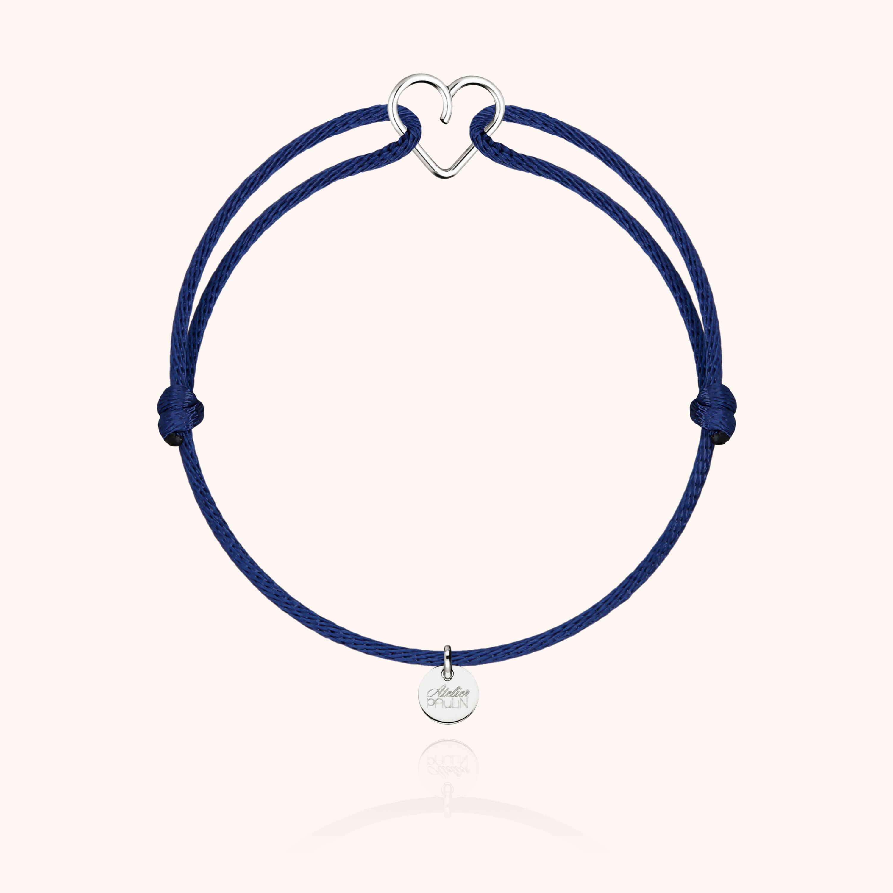 Bracelet cordon sterling silver porté avec d'autres bijoux délicats