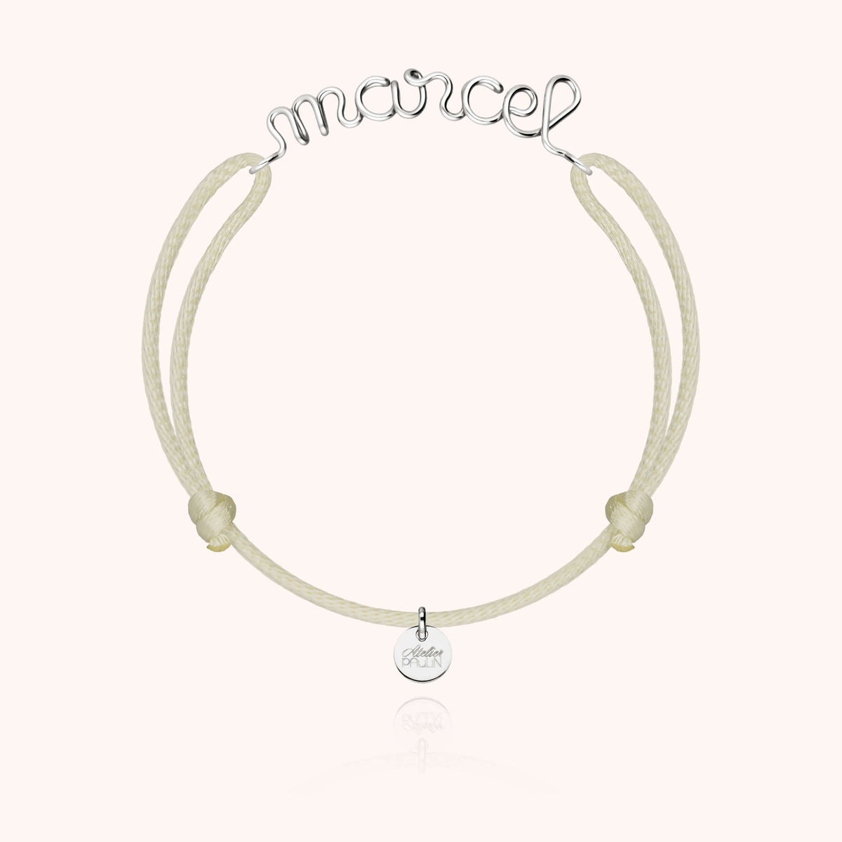 Personalisiertes Kordelarmband Original — Nahaufnahme des Verschlusses, 18K Weißgold