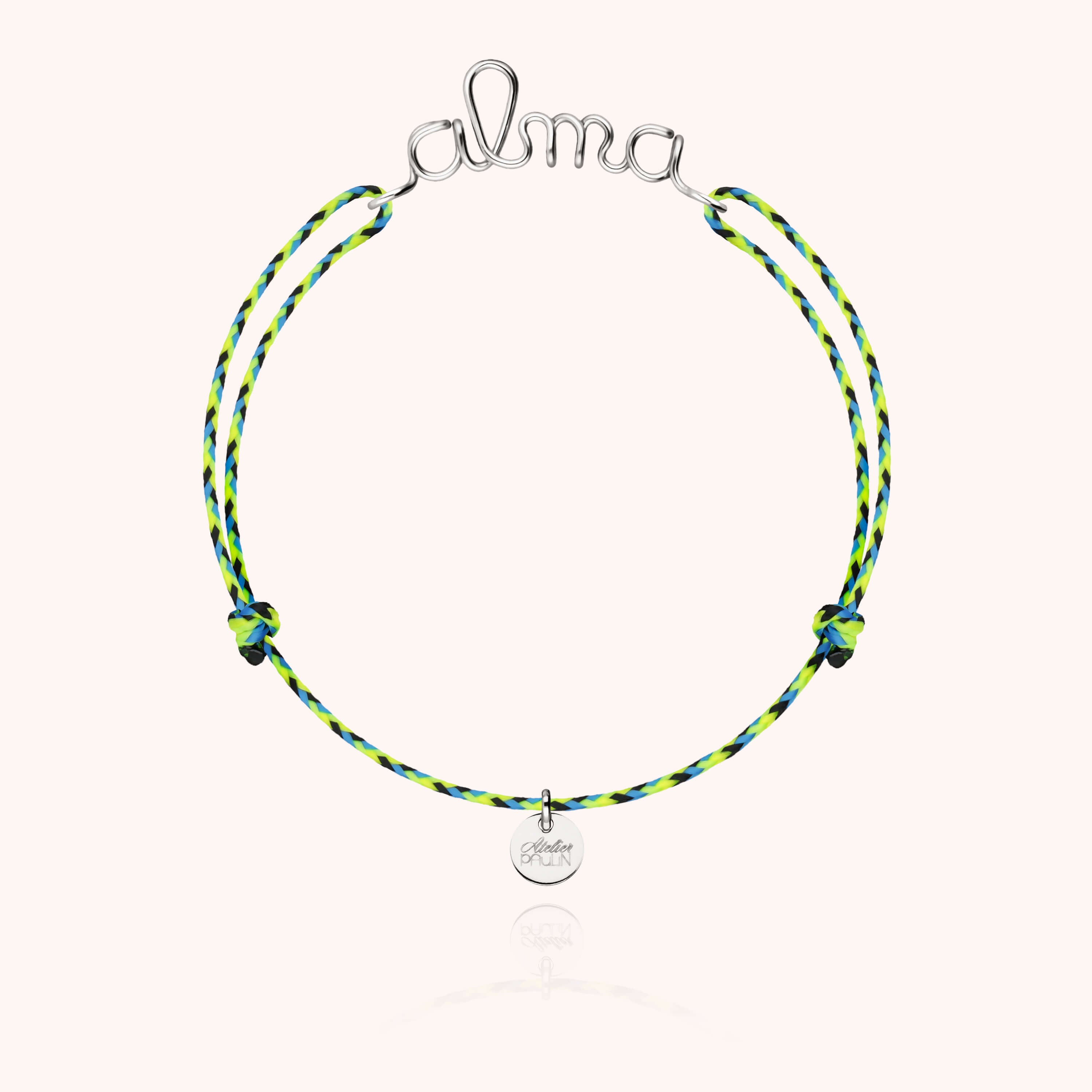 Bracelet Cordon Slim Knot Personnalisé — gros plan sur le fermoir, or blanc 18K