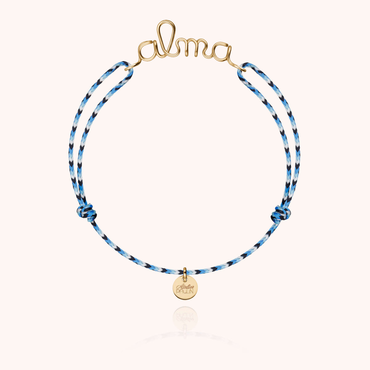 Dettaglio della modellatura a mano su Bracciale Cordino Slim Knot Personalizzato in filo d'oro giallo 18kt