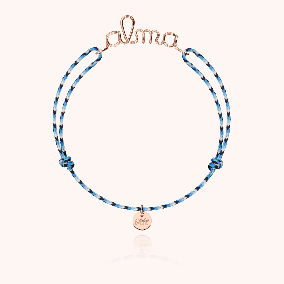 Bracciale Cordino Slim Knot Personalizzato in filo d'oro rosa laminato 14k, portato al polso