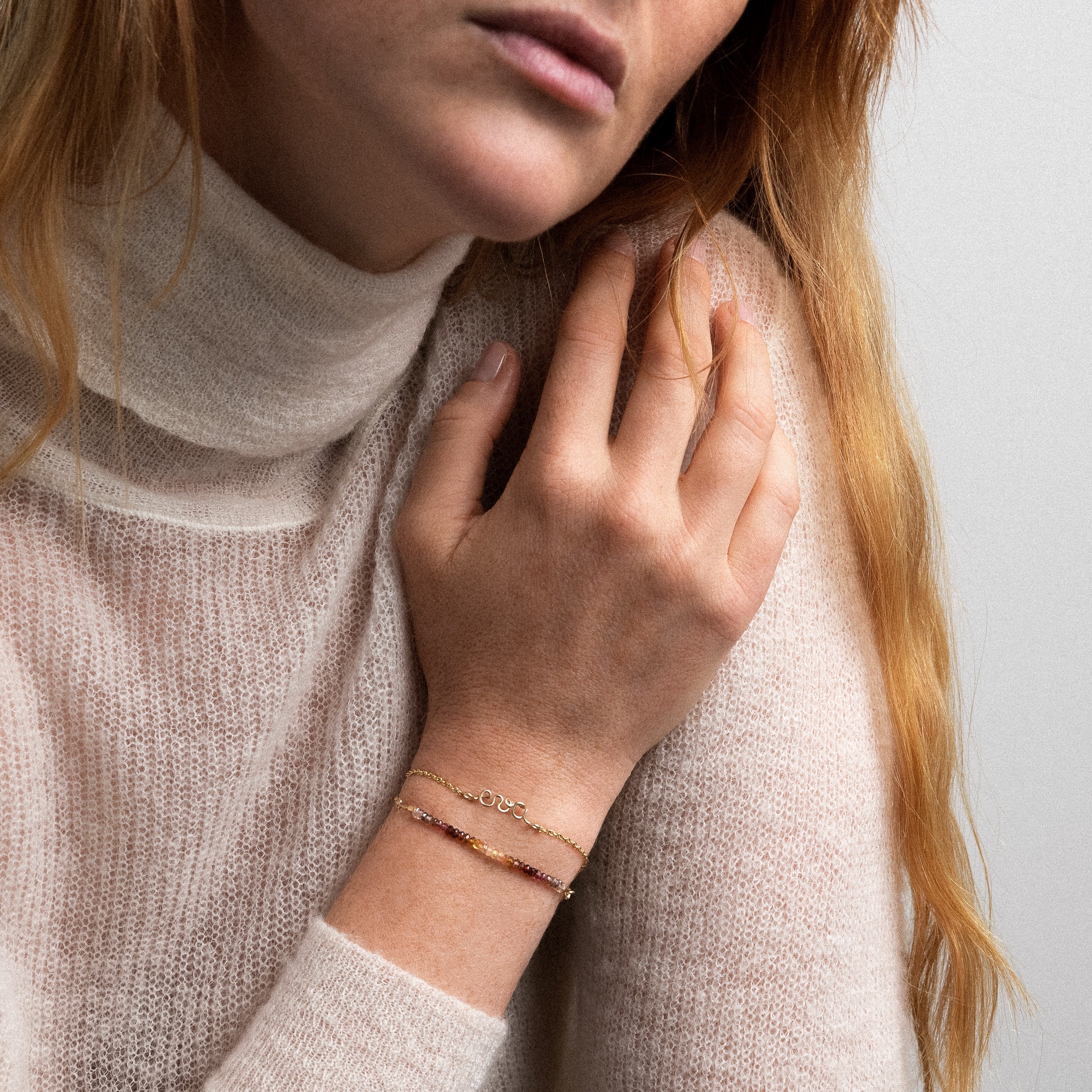 Bracelet Double Tour Personnalisé - saphir fauve — détail façonnage à la main