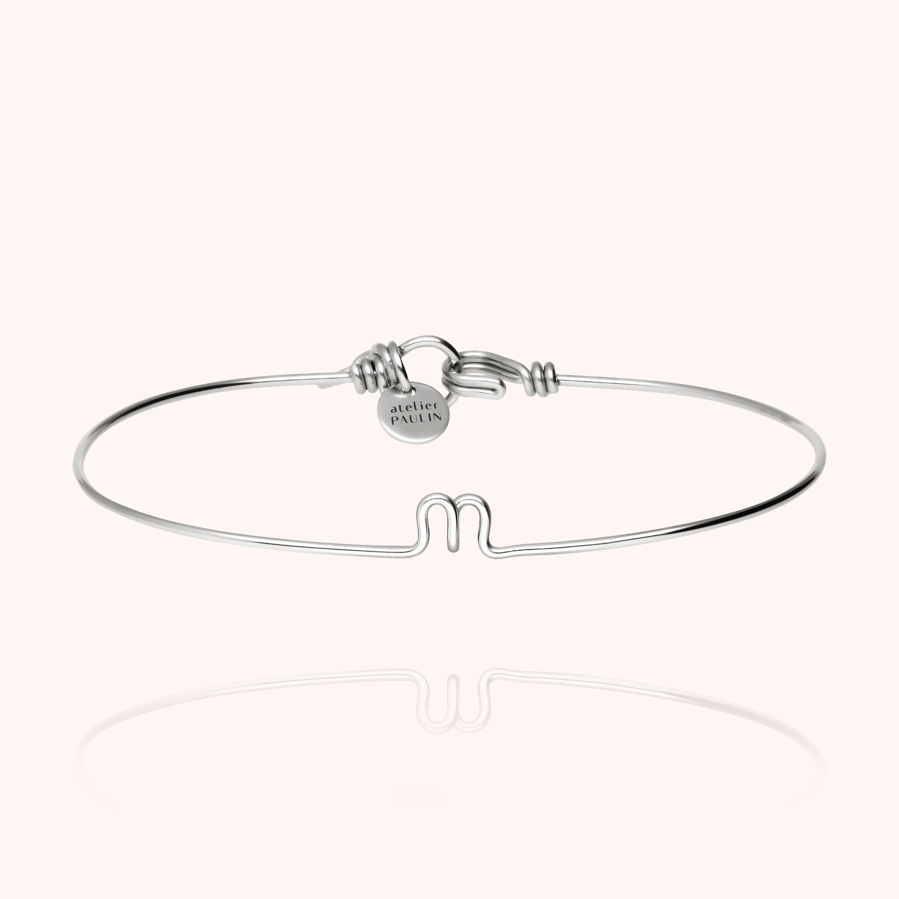 Bracelet Jonc Original Initiale porté au poignet — qualité artisanale garantie